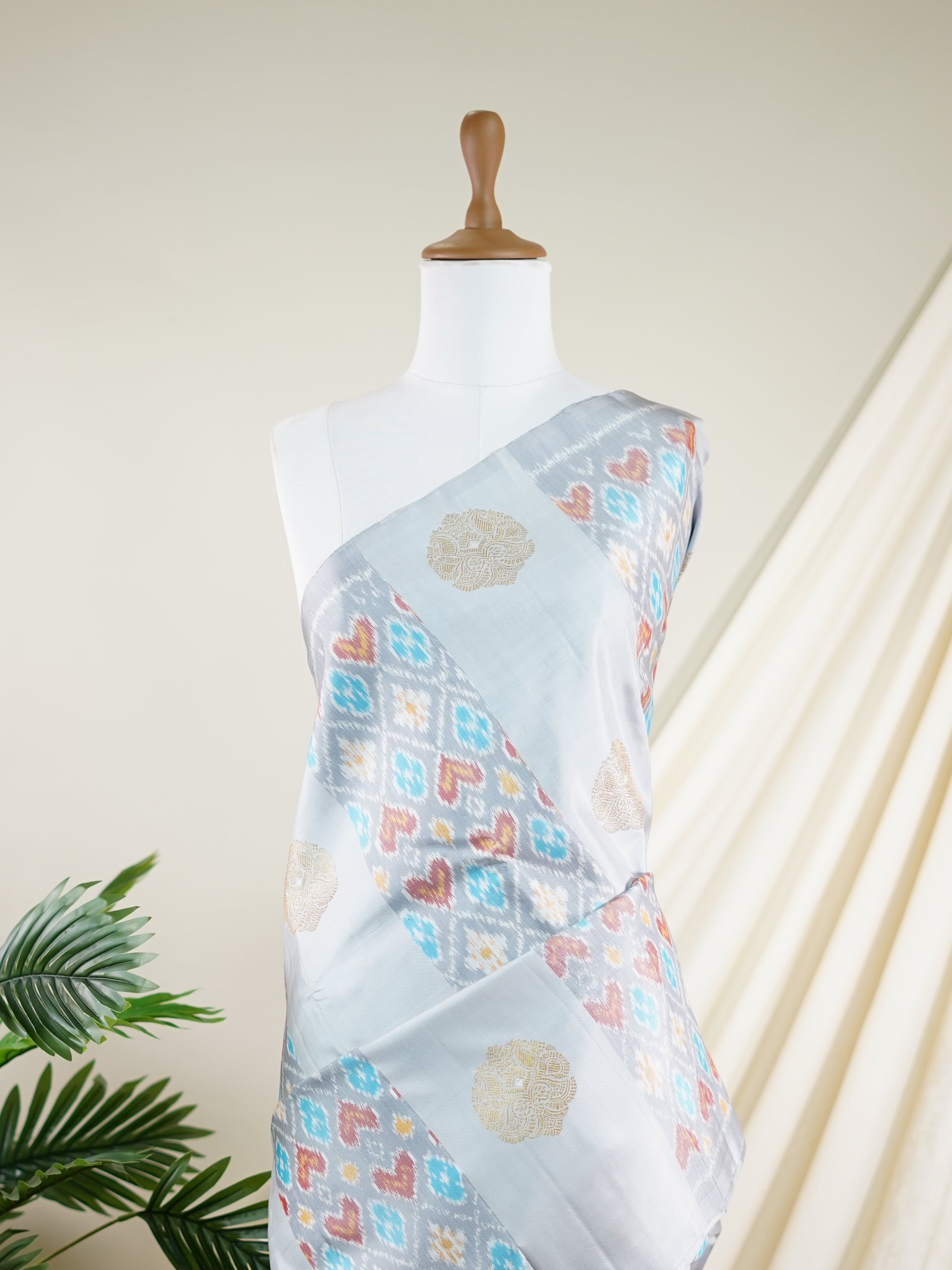 Kanchipuram Silk Grey 100% Pure Silk - Manoranjitham Weaves - Handloom Store