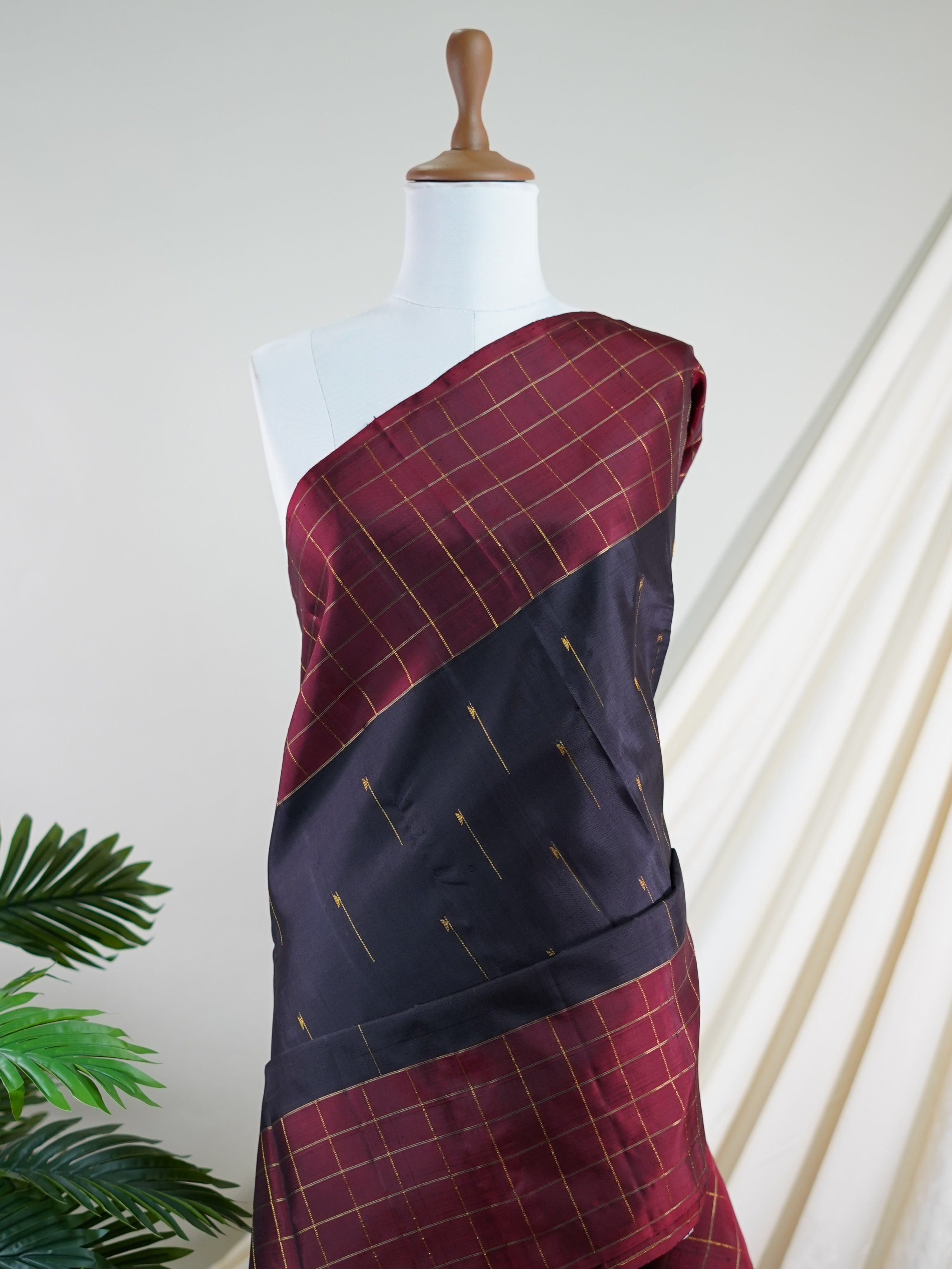 Kanchipuram Silk Black 100% Pure Silk - Manoranjitham Weaves - Handloom Store