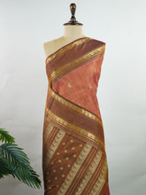 Kanchipuram Silk Peach and brown blend beautifully in this kattam-check Kanjivaram. Zari glints across each square, framing the body in heritage charm. Perfect for day-to-evening transitions. A saree that celebrates classic handloom artistry. #PeachBrownSaree #KattamChecks #PureZari #TimelessWeaves Vachaspati - Manoranjitham Weaves - Handloom Store