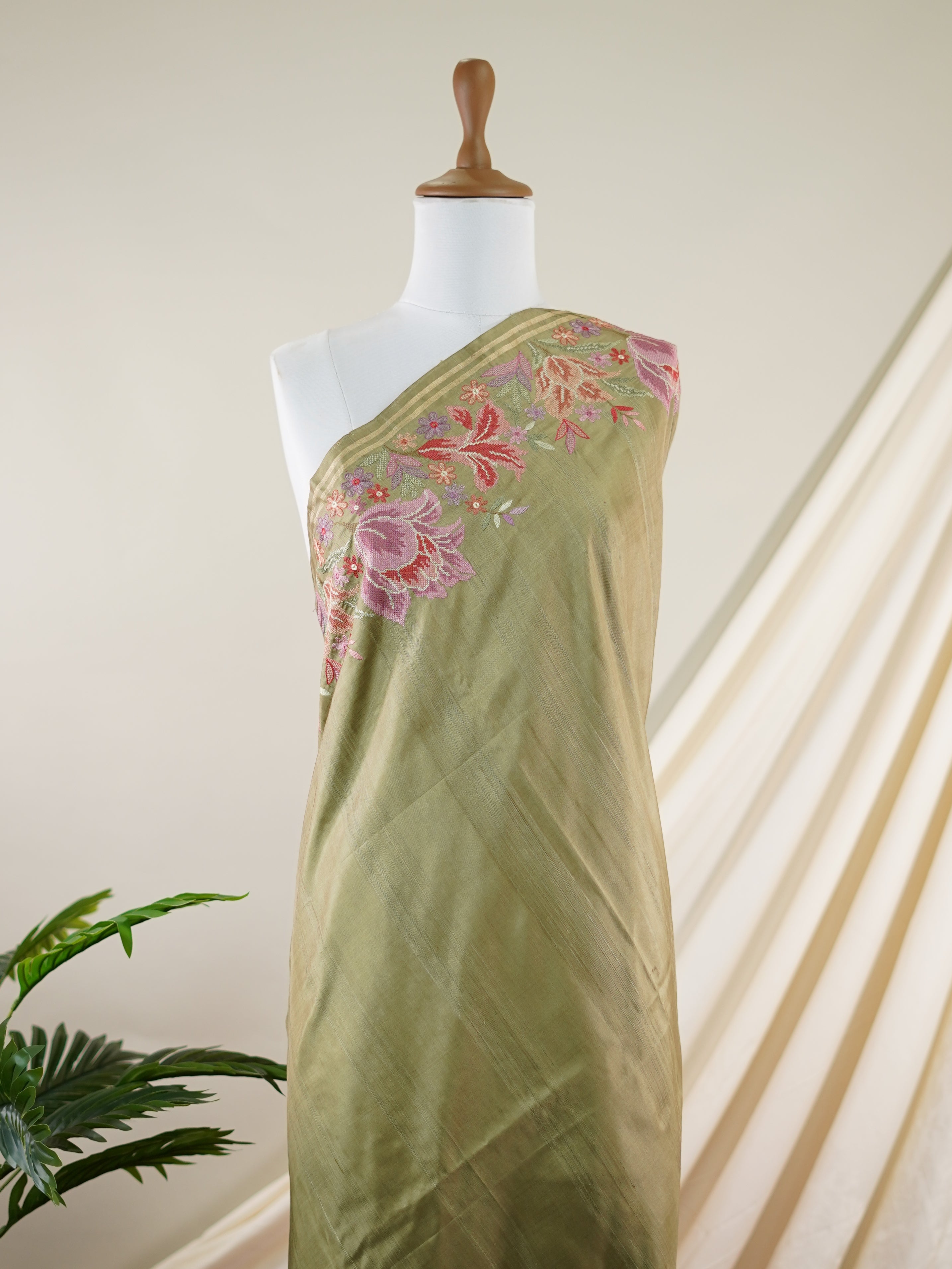 Kanchipuram Silk Olive Green 100% Pure Silk - Manoranjitham Weaves - Handloom Store