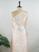 Kanchipuram Silk A masterpiece from Kanchipuram, this Kanjivaram saree in Ivory is a tribute to India's rich handloom legacy. The Pure Zari weaving and Buttis motifs make it a perfect choice for brides and celebrations. Every thread speaks of elegance, tradition, and the skilled hands that bring this saree to life. Hamsadhwani - Manoranjitham Weaves - Handloom Store