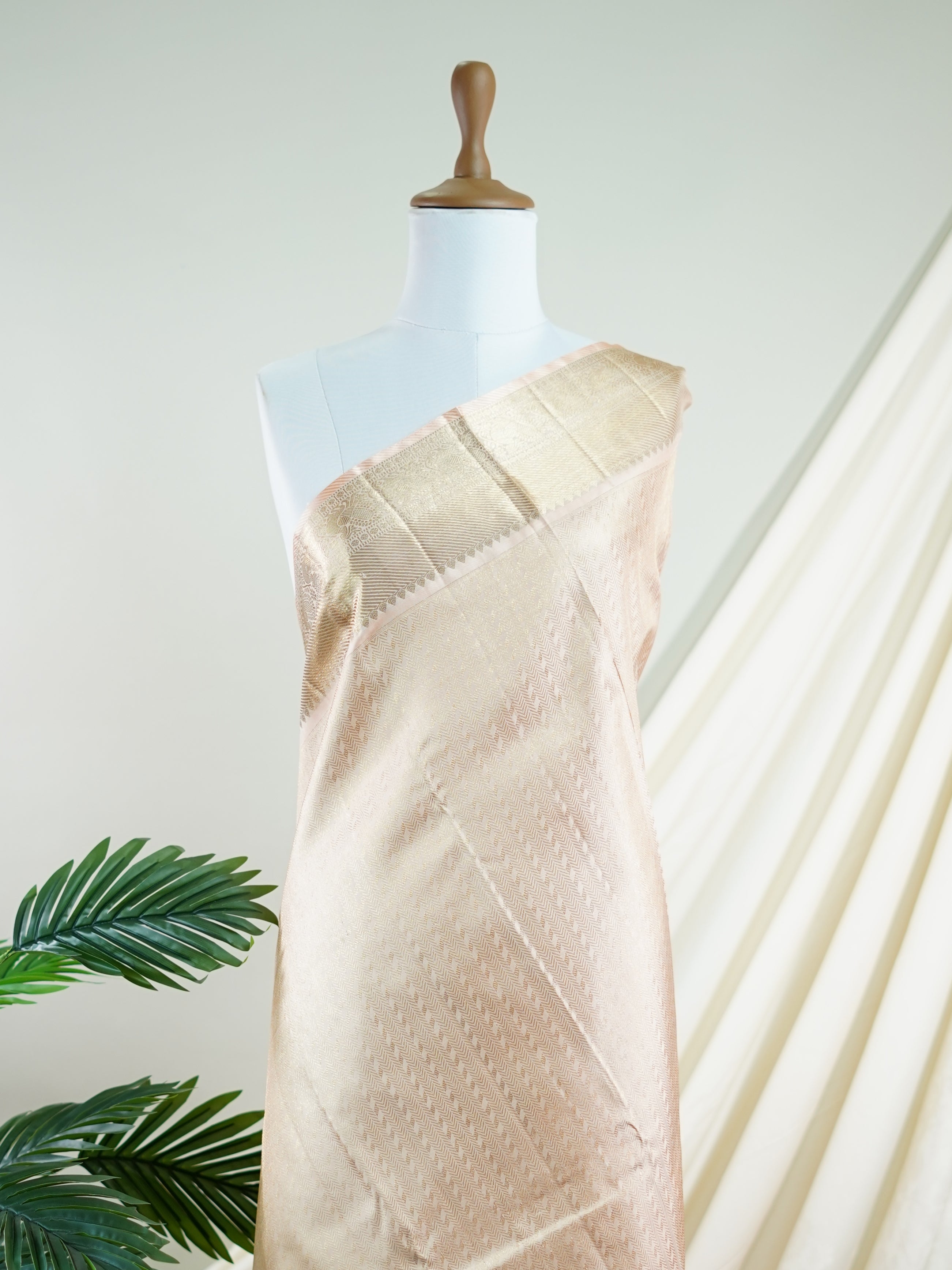 Kanchipuram Silk Peach 100% Pure Silk - Manoranjitham Weaves - Handloom Store