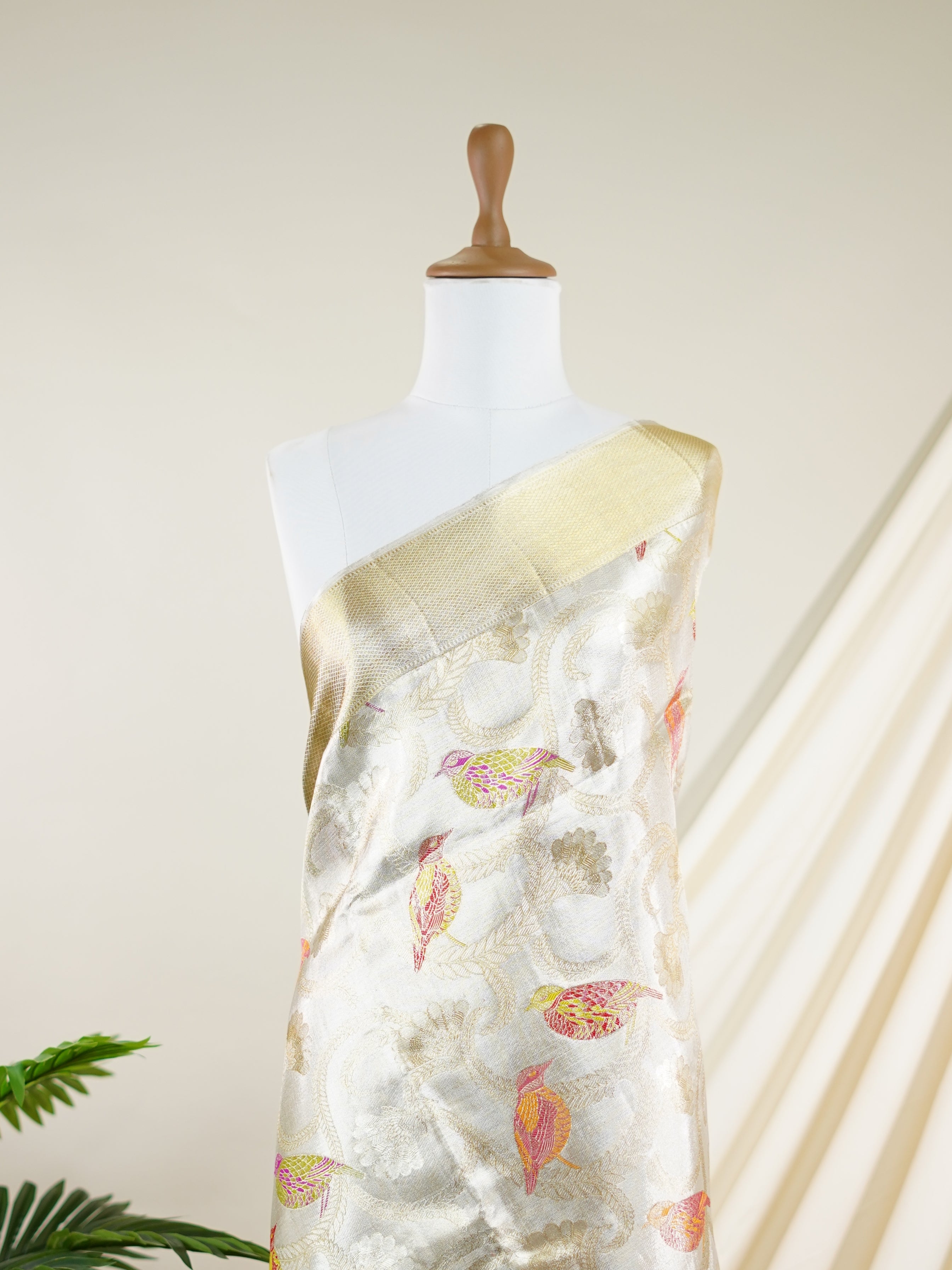 Kanchipuram Silk Silver 100% Pure Silk - Manoranjitham Weaves - Handloom Store