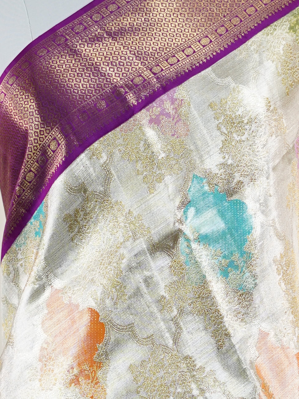 Kanchipuram Silk White 100% Pure Silk - Manoranjitham Weaves - Handloom Store