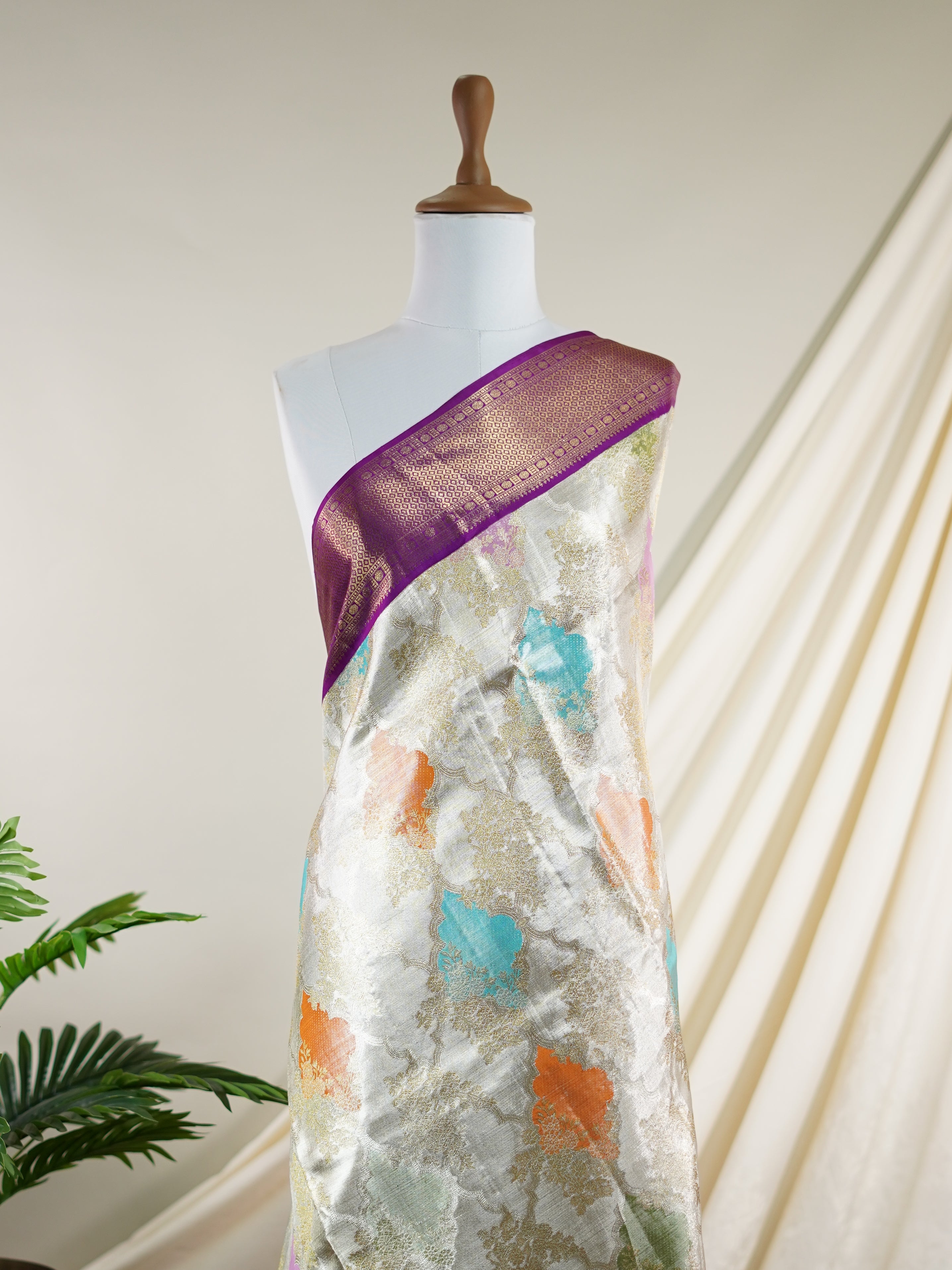 Kanchipuram Silk White 100% Pure Silk - Manoranjitham Weaves - Handloom Store