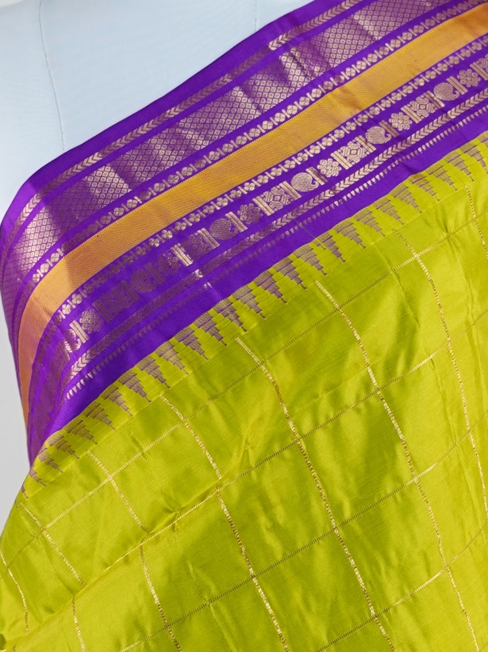 Gadwal Silk Green 100% Pure Silk - Manoranjitham Weaves - Handloom Store