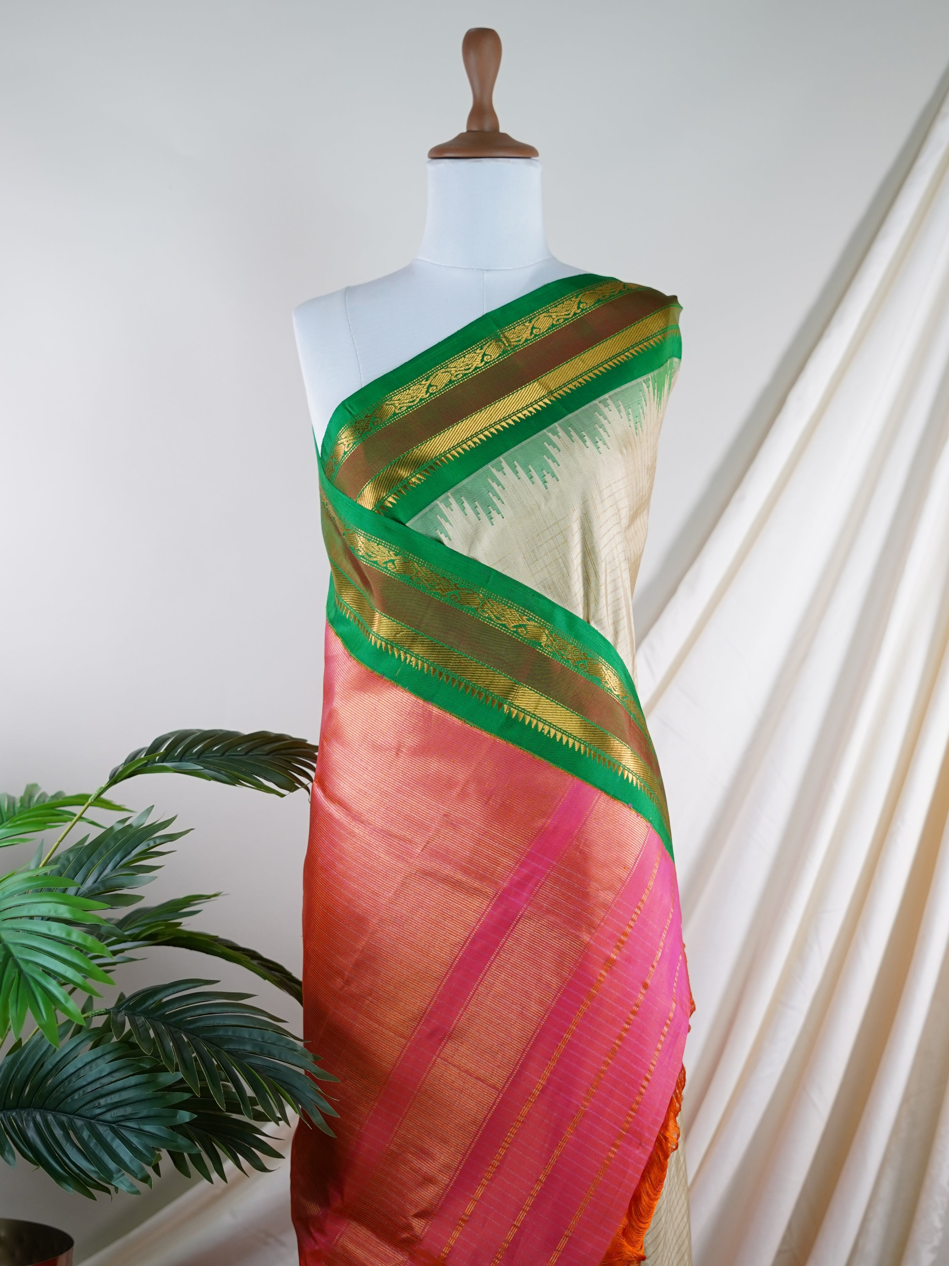 Gadwal Silk 100% Pure Silk - Manoranjitham Weaves - Handloom Store