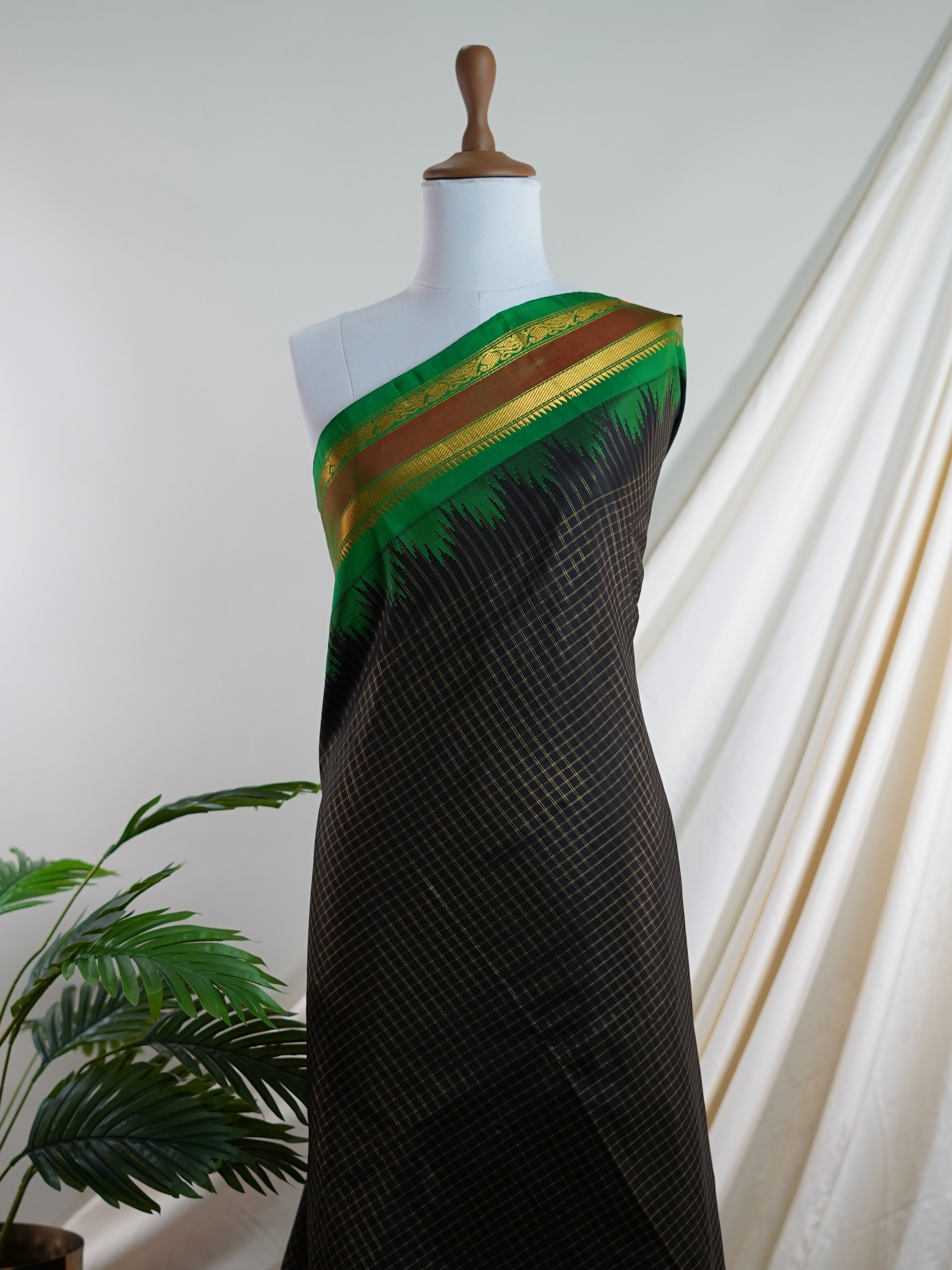 Gadwal Silk 100% Pure Silk - Manoranjitham Weaves - Handloom Store