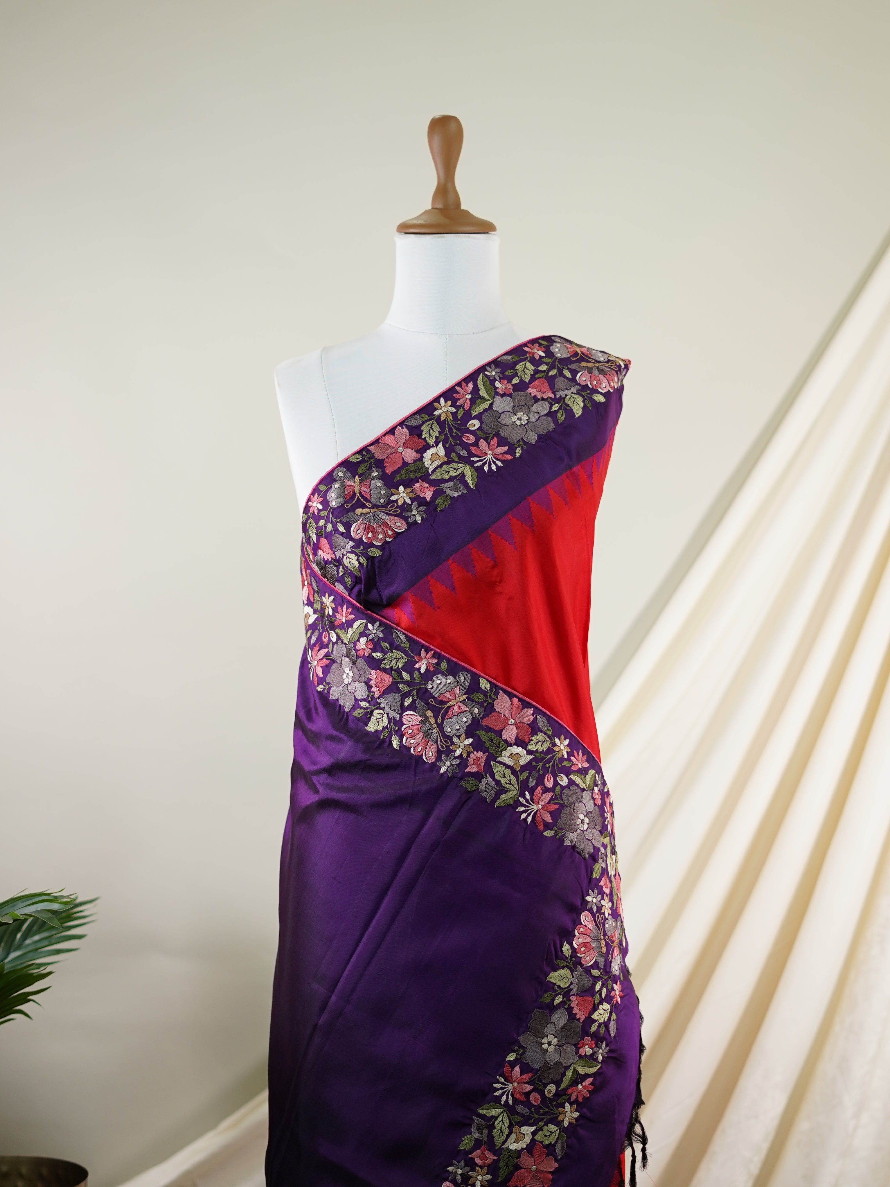 Gadwal Silk Red 100% Pure Silk - Manoranjitham Weaves - Handloom Store