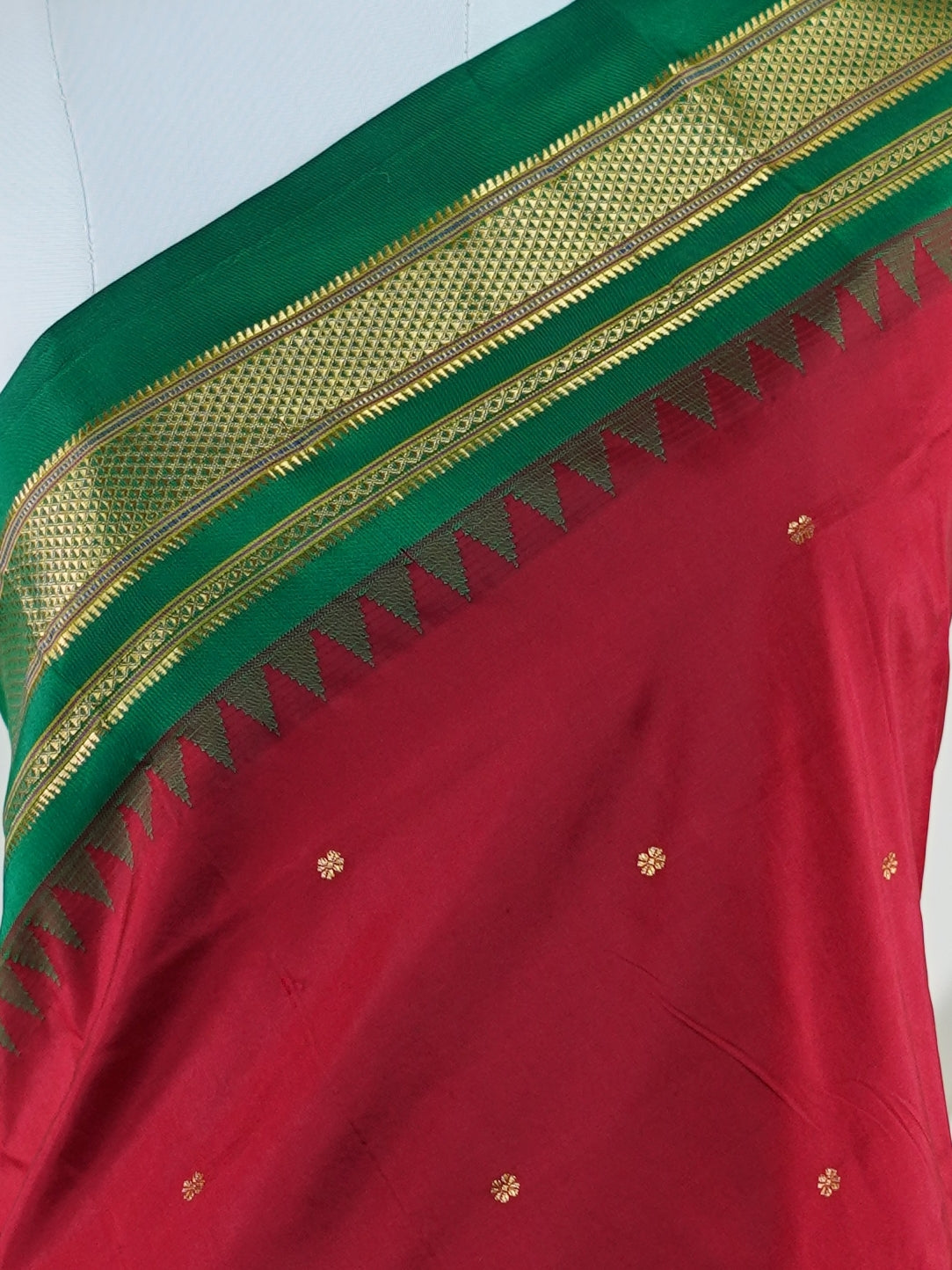Narayanpet Maroon 100% Pure Silk - Manoranjitham Weaves - Handloom Store