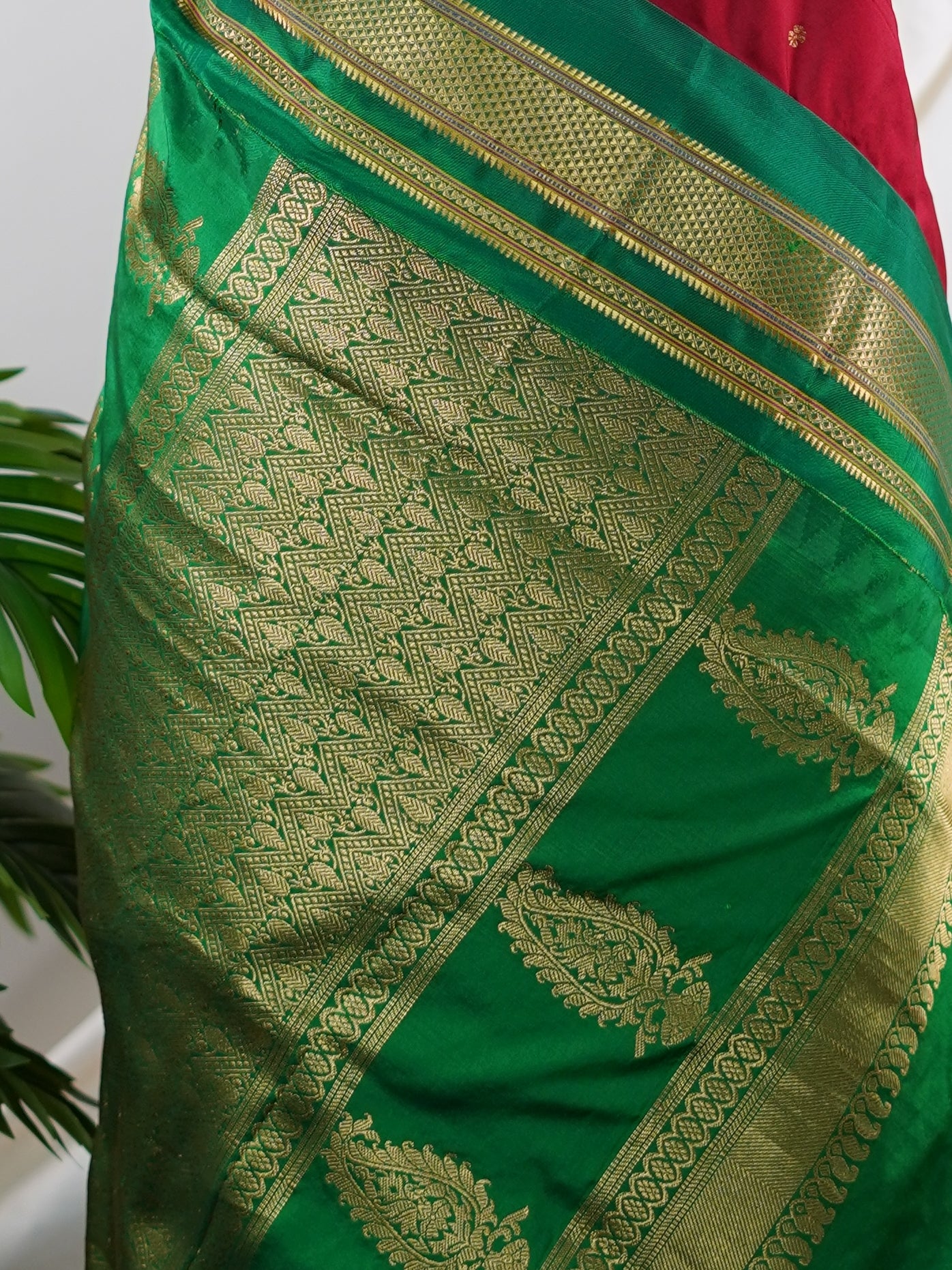 Narayanpet Maroon 100% Pure Silk - Manoranjitham Weaves - Handloom Store