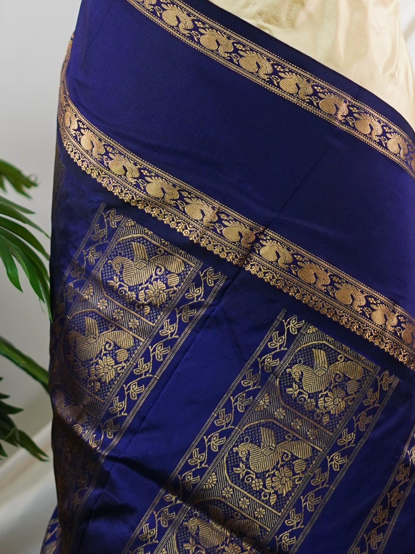 Narayanpet Cream 100% Pure Silk - Manoranjitham Weaves - Handloom Store