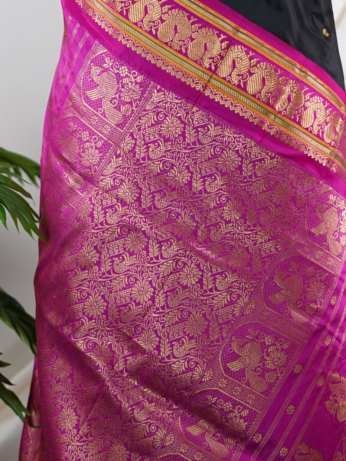 Narayanpet Black 100% Pure Silk - Manoranjitham Weaves - Handloom Store