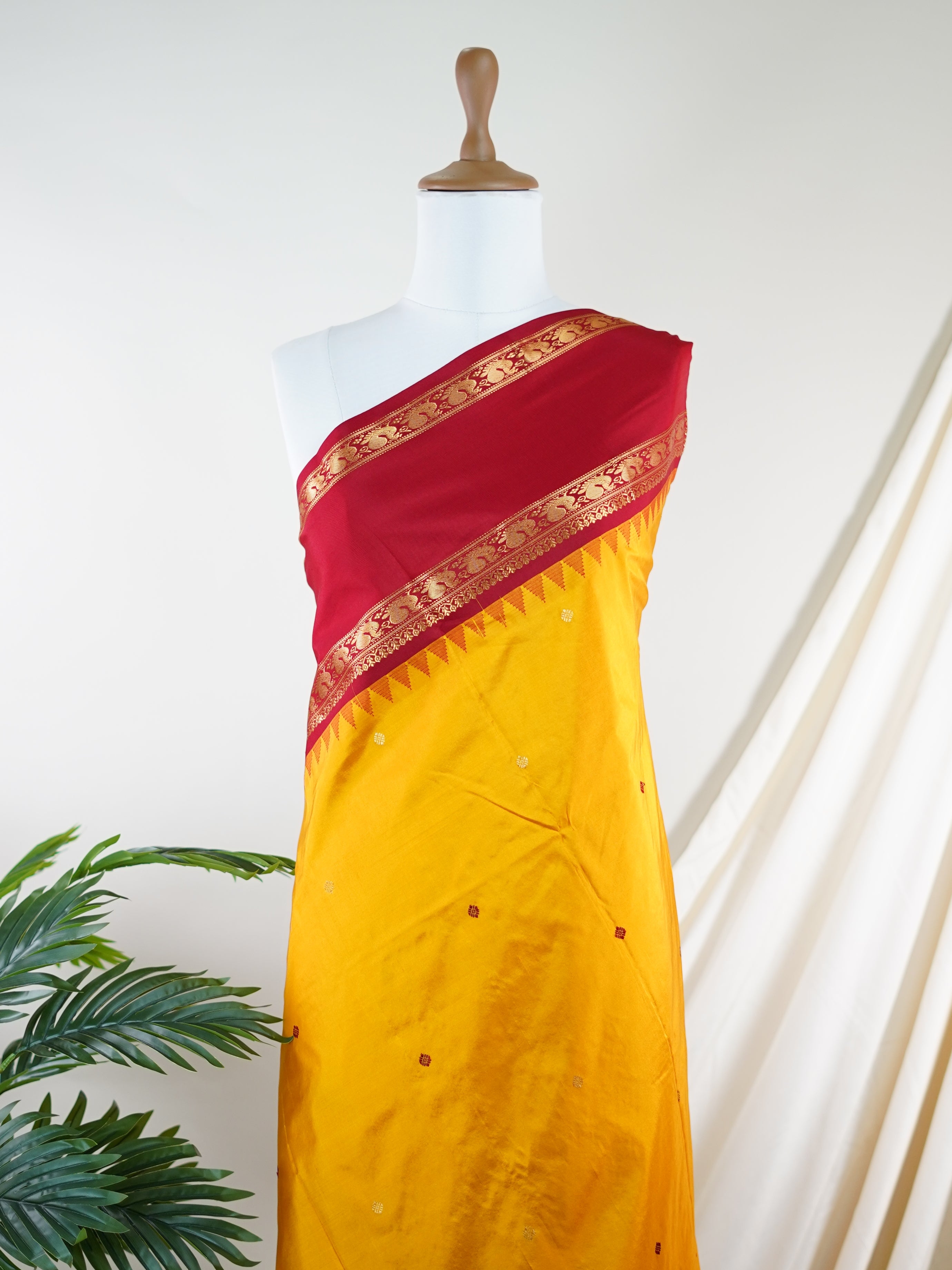Narayanpet Mustard Orange 100% Pure Silk - Manoranjitham Weaves - Handloom Store