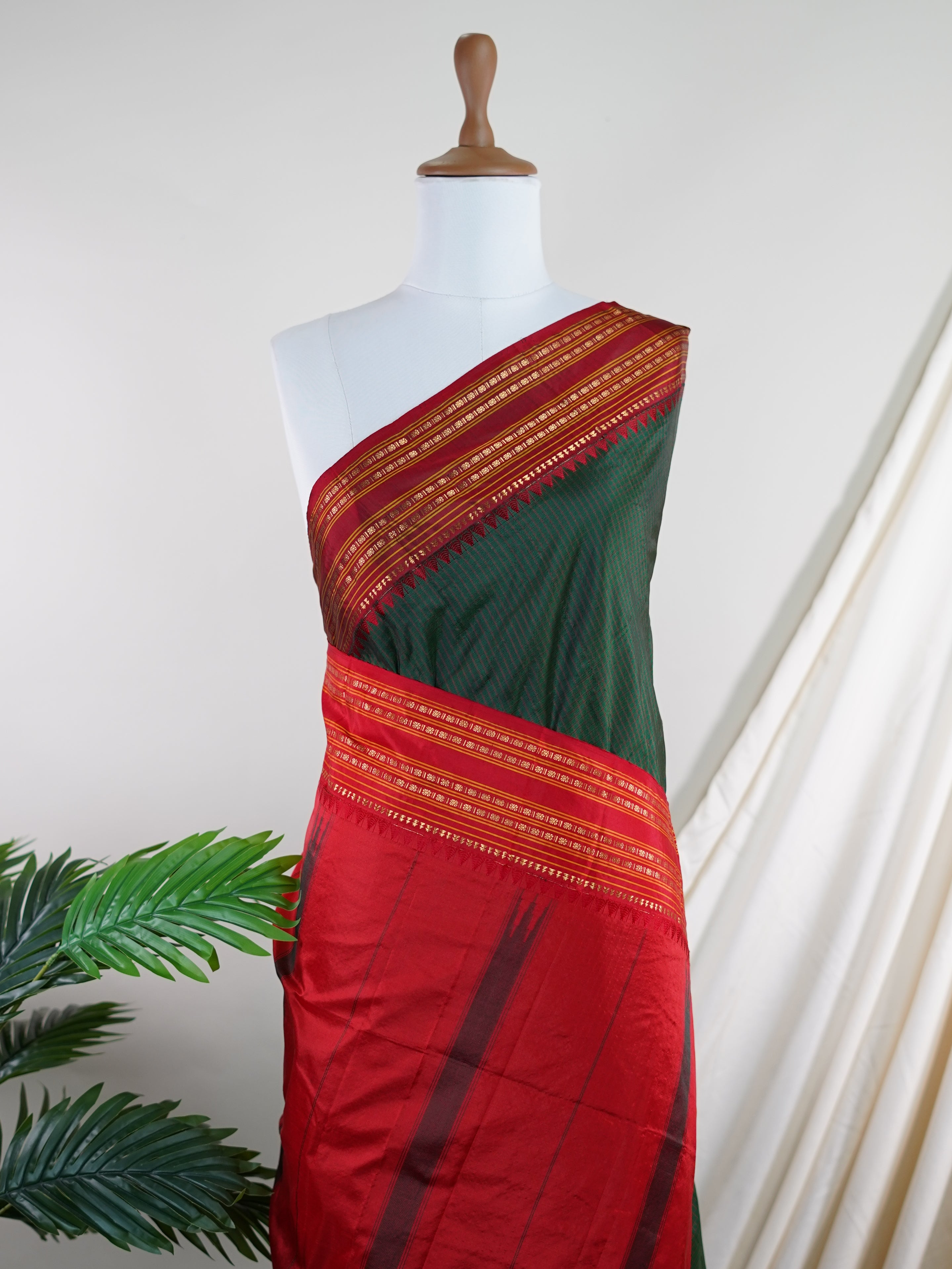 Narayanpet Bottle Green 100% Pure Silk - Manoranjitham Weaves - Handloom Store