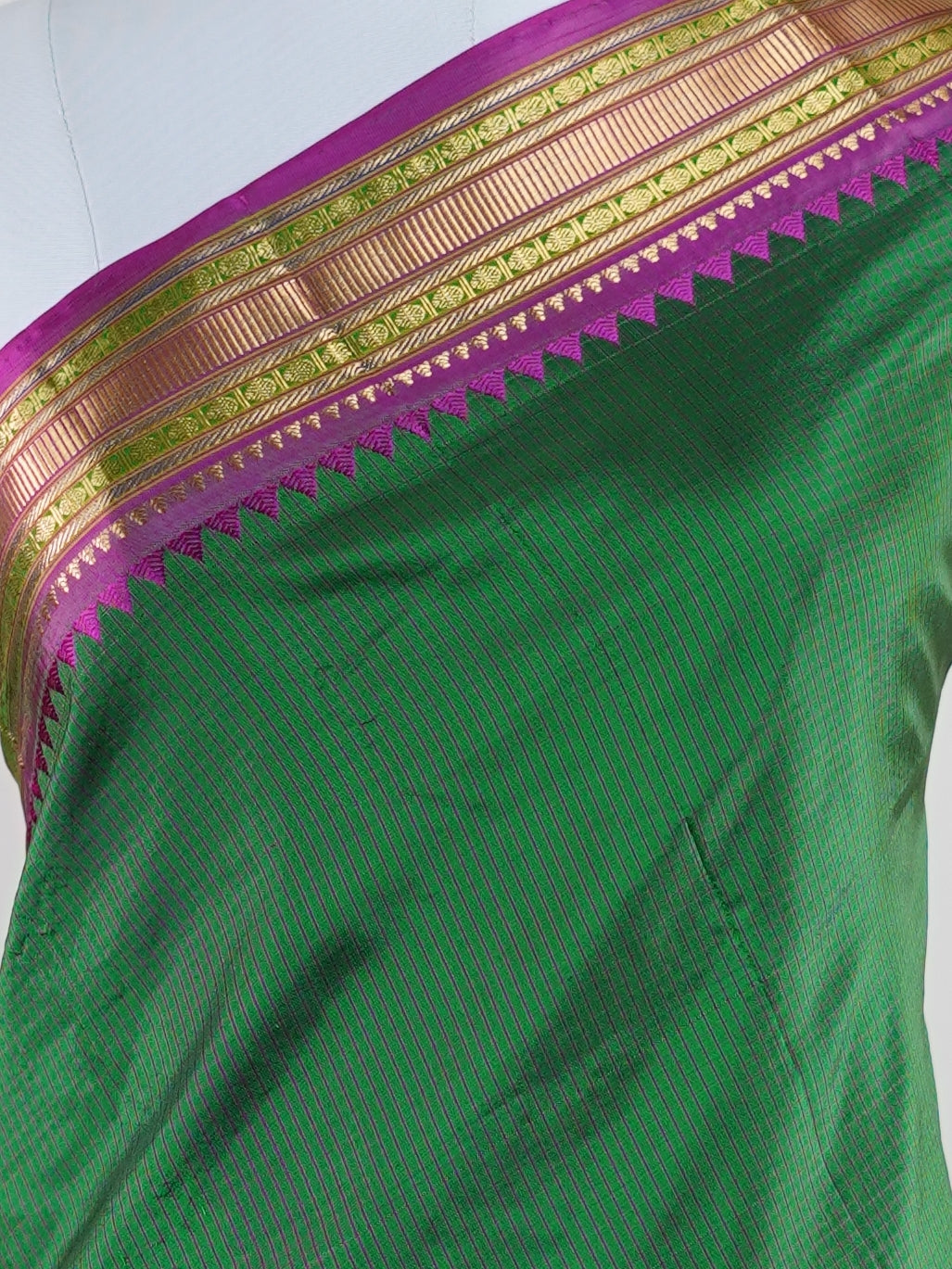 Narayanpet Green 100% Pure Silk - Manoranjitham Weaves - Handloom Store
