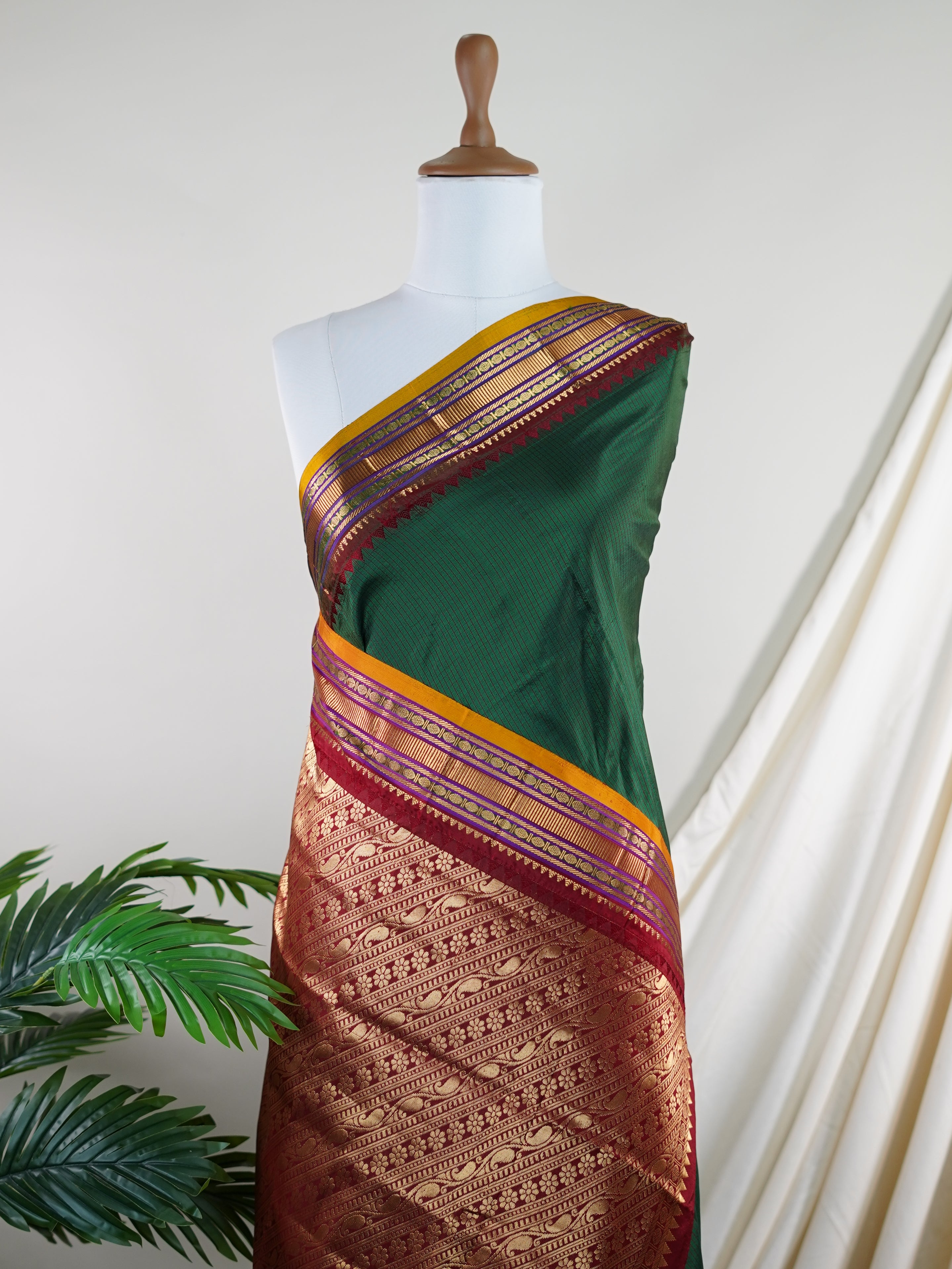 Narayanpet Bottle Green 100% Pure Silk - Manoranjitham Weaves - Handloom Store