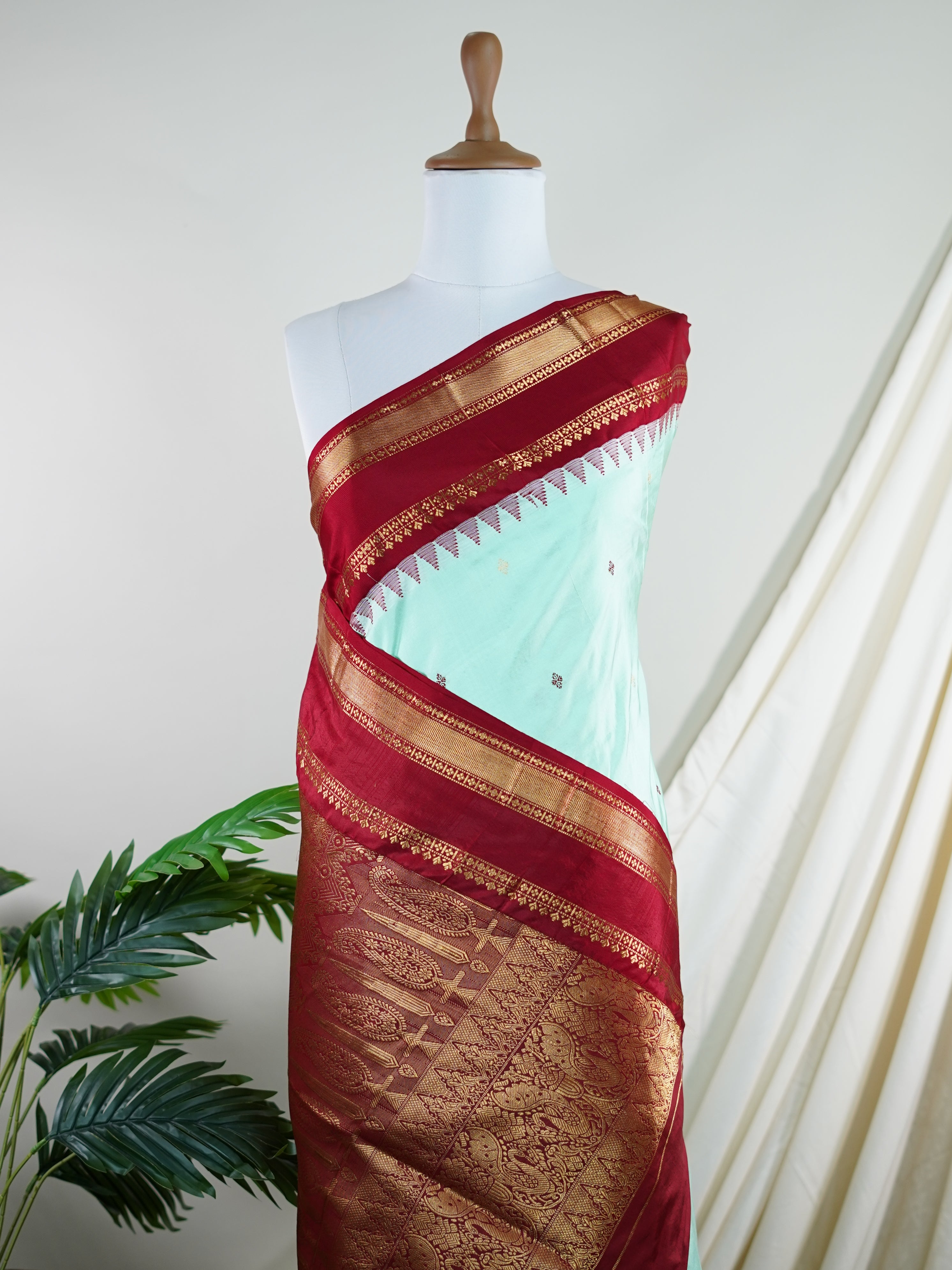 Narayanpet Pista Green 100% Pure Silk - Manoranjitham Weaves - Handloom Store