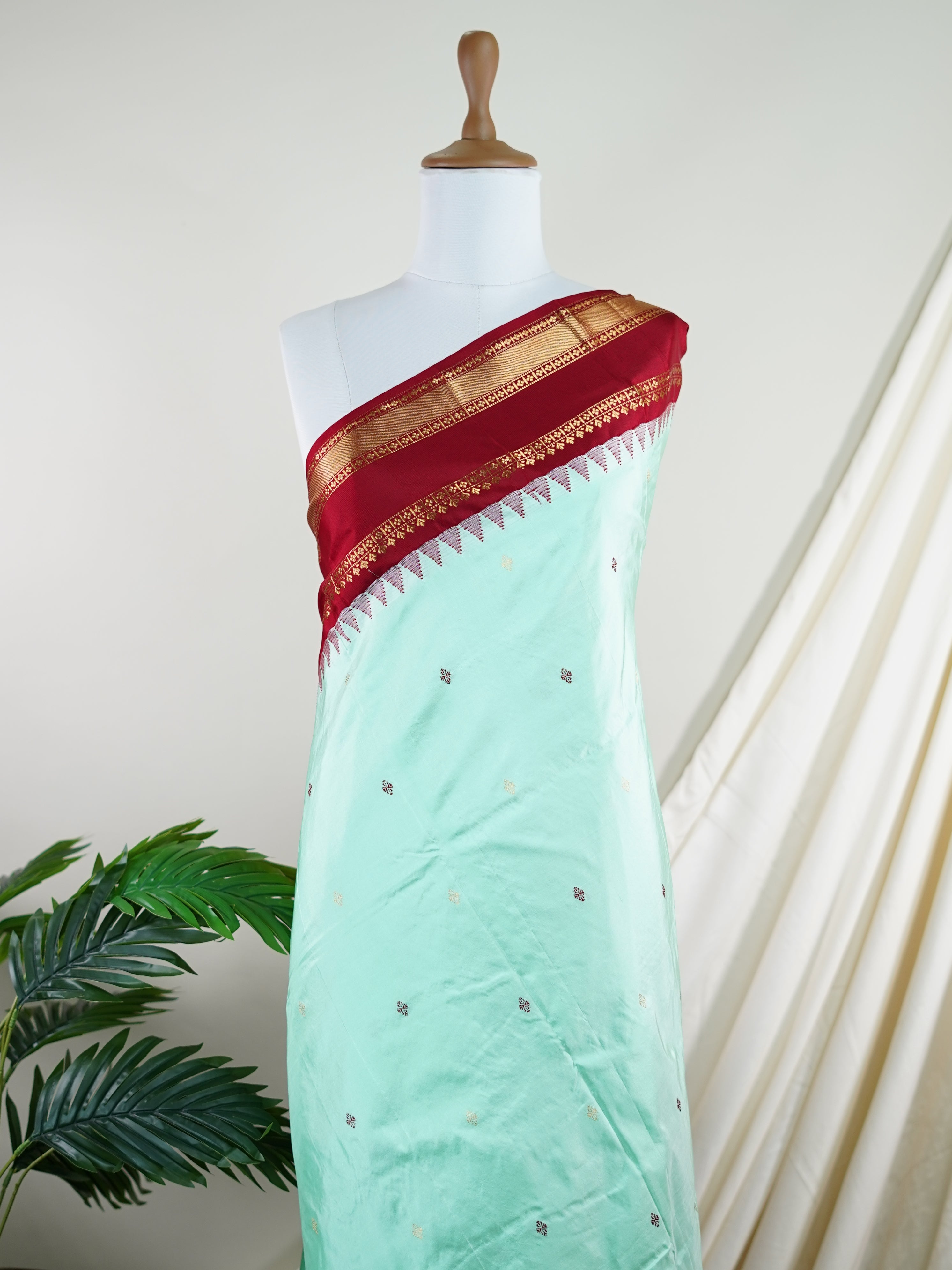 Narayanpet Pista Green 100% Pure Silk - Manoranjitham Weaves - Handloom Store