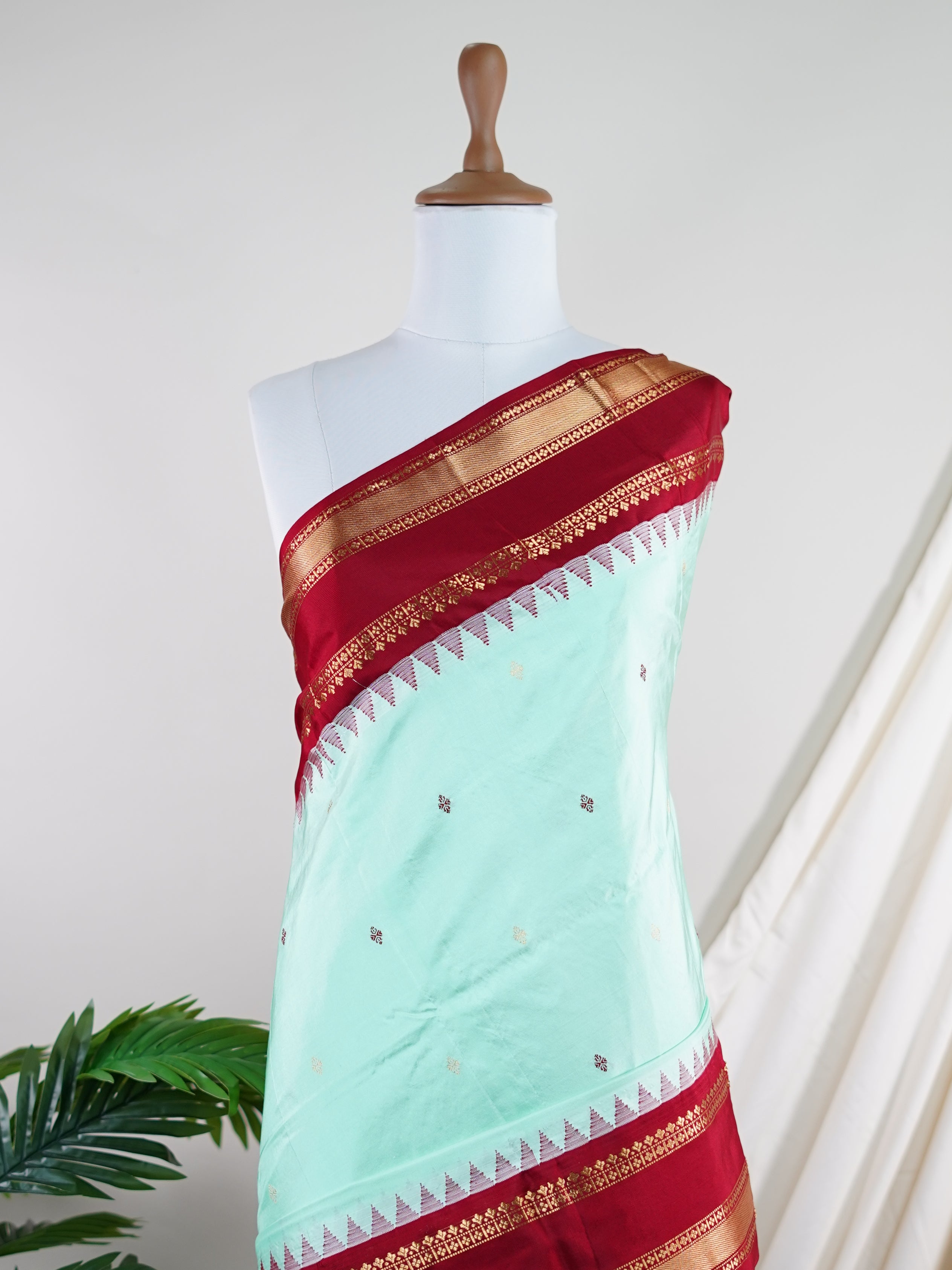 Narayanpet Pista Green 100% Pure Silk - Manoranjitham Weaves - Handloom Store