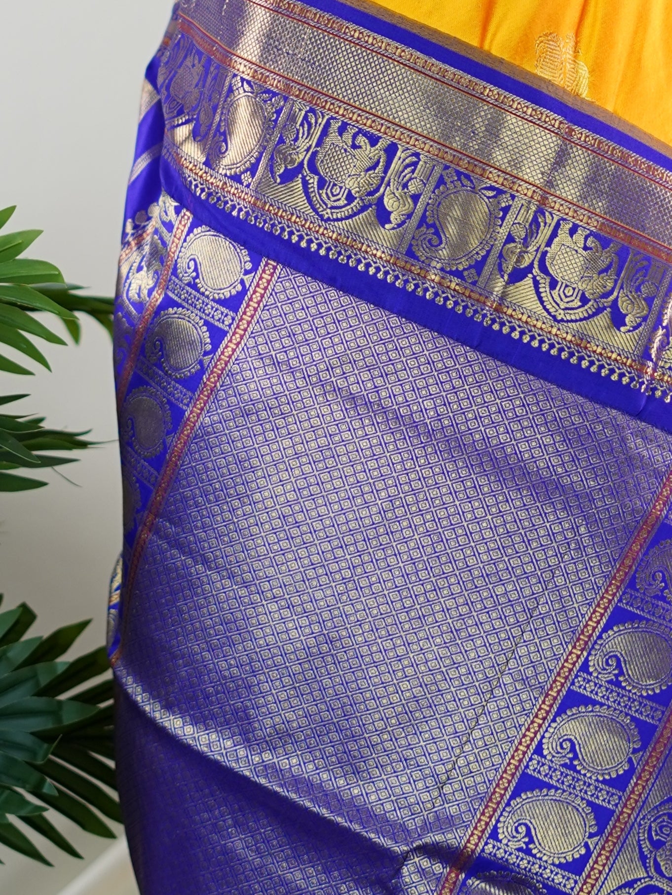 Narayanpet Mango Yellow 100% Pure Silk - Manoranjitham Weaves - Handloom Store