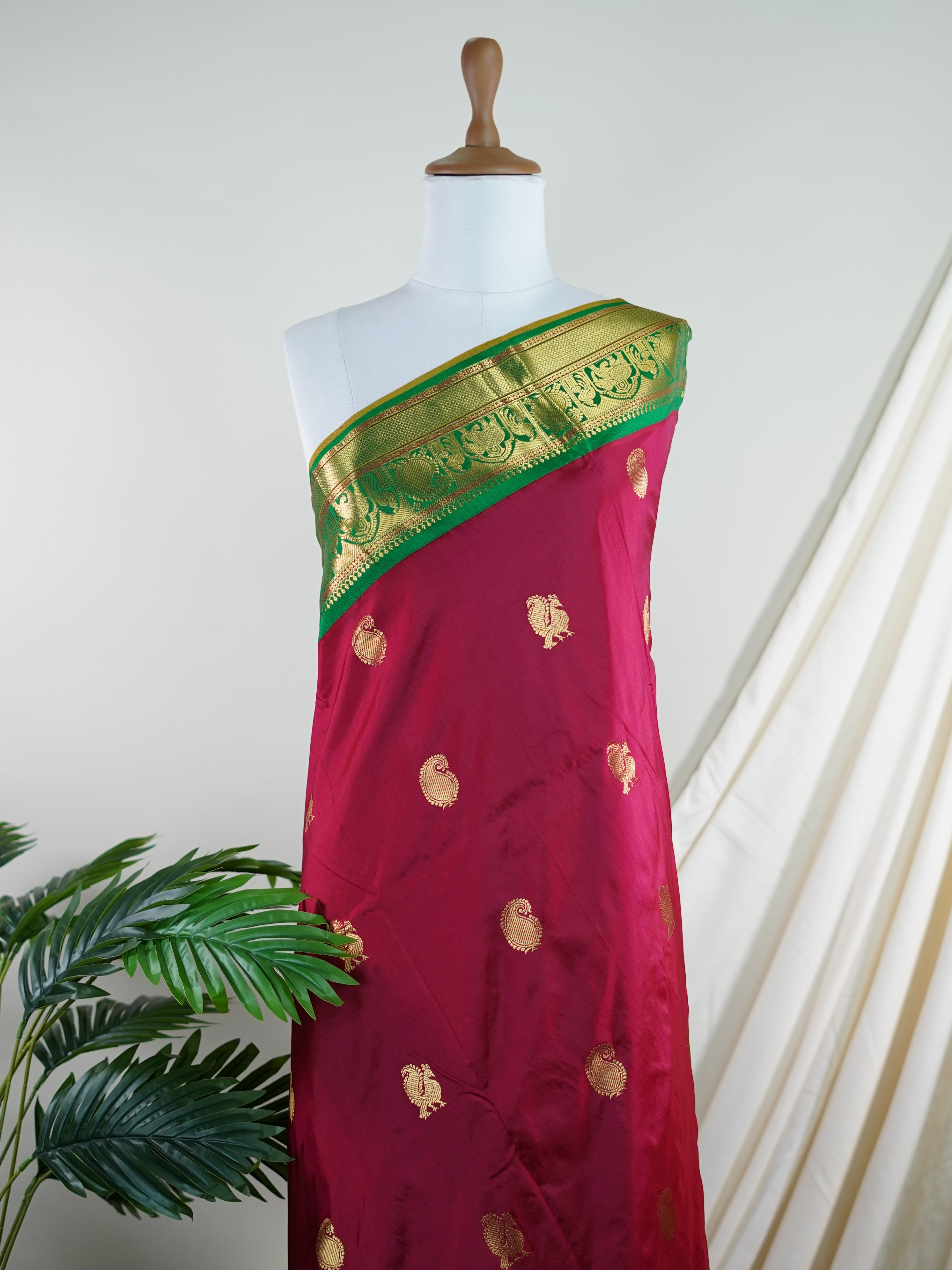 Narayanpet Maroon 100% Pure Silk - Manoranjitham Weaves - Handloom Store