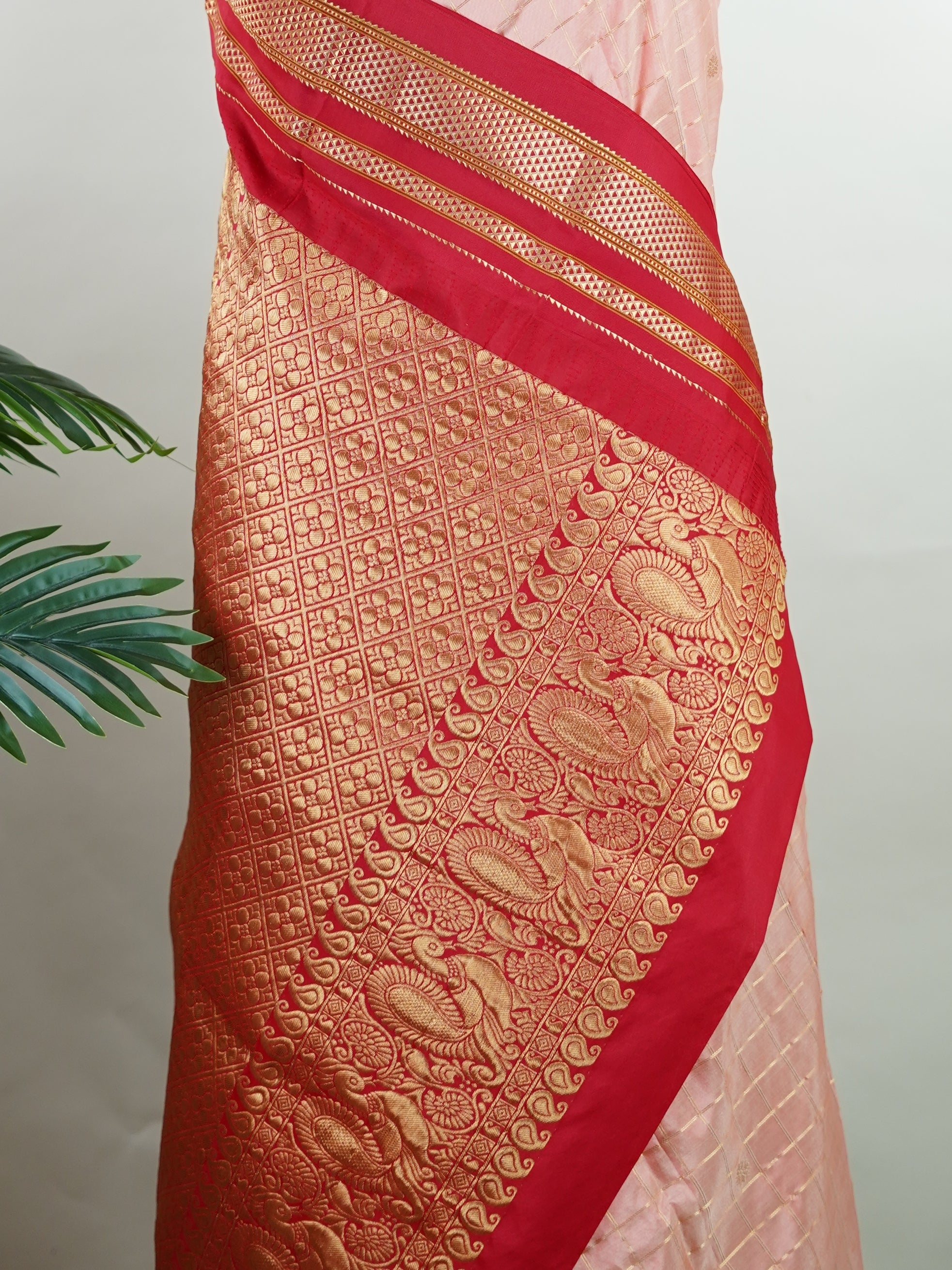 Narayanpet Narayanpet sarees with checks and buttis showcase a perfect blend of tradition and simplicity, featuring intricate motifs woven over classic check patterns.
Their vibrant colors and fine craftsmanship make them elegant choices for any occasion.
Mitra - Manoranjitham Weaves - Handloom Store