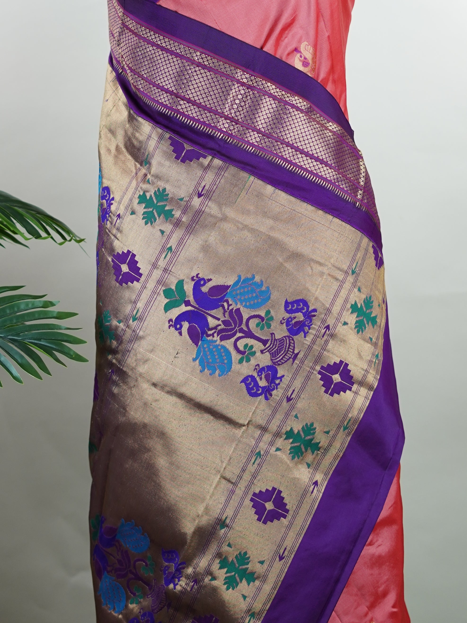 Narayanpet Narayanpet sarees feature elegant plain bodies adorned with delicate buttas, complemented by rich Paithani-style pallus.
These sarees beautifully combine simplicity and tradition, showcasing the perfect harmony of Narayanpet weaving and Paithani artistry. Aparna - Manoranjitham Weaves - Handloom Store
