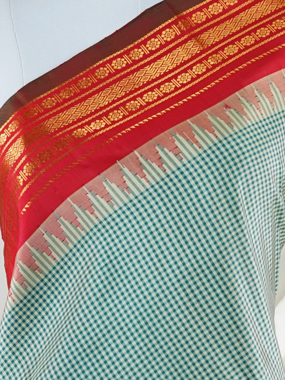 Gadwal Silk Green 100% Pure Silk - Manoranjitham Weaves - Handloom Store