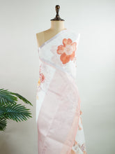 Linen A pristine white base adorned with multicolour floral motifs makes this Silk Kota saree a picture of elegance.
Fine zari threads glint softly through the weave, adding a touch of celebration.
Light as air and beautifully translucent, it’s ideal for summer occasions.
A delicate dance of tradition and colour from Varanasi.
#SilkKota #FloralElegance #WhiteSareeCharm #FineZariWeave #ManoranjithamSarees
Yadukulakambhoji - Manoranjitham Weaves - Handloom Store