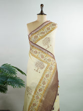 Kota A breezy Cotton Kota Doria saree adorned with delicate handblock prints and glistening mirror work—light as air, rich in tradition.
Its translucent texture and airy drape make it perfect for summer gatherings and everyday grace.
Every motif is stamped by hand, reflecting the charm of slow craft and timeless elegance.
#HandloomCotton #KotaDoria #BlockPrintSaree #MirrorWork #Manoranjitham
Desh - Manoranjitham Weaves - Handloom Store