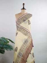 Kota A breezy Cotton Kota Doria saree adorned with delicate handblock prints and glistening mirror work—light as air, rich in tradition.
Its translucent texture and airy drape make it perfect for summer gatherings and everyday grace.
Every motif is stamped by hand, reflecting the charm of slow craft and timeless elegance.
#HandloomCotton #KotaDoria #BlockPrintSaree #MirrorWork #Manoranjitham
Gambhiranata - Manoranjitham Weaves - Handloom Store