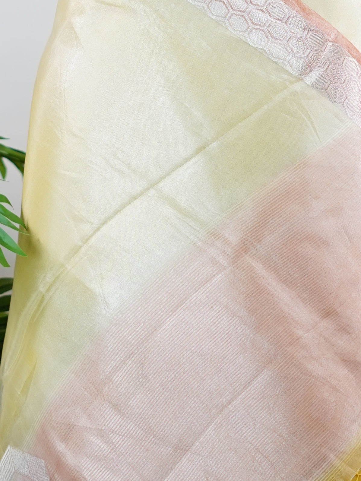 Tissue Gold 100% Pure Tissue - Manoranjitham Weaves - Handloom Store