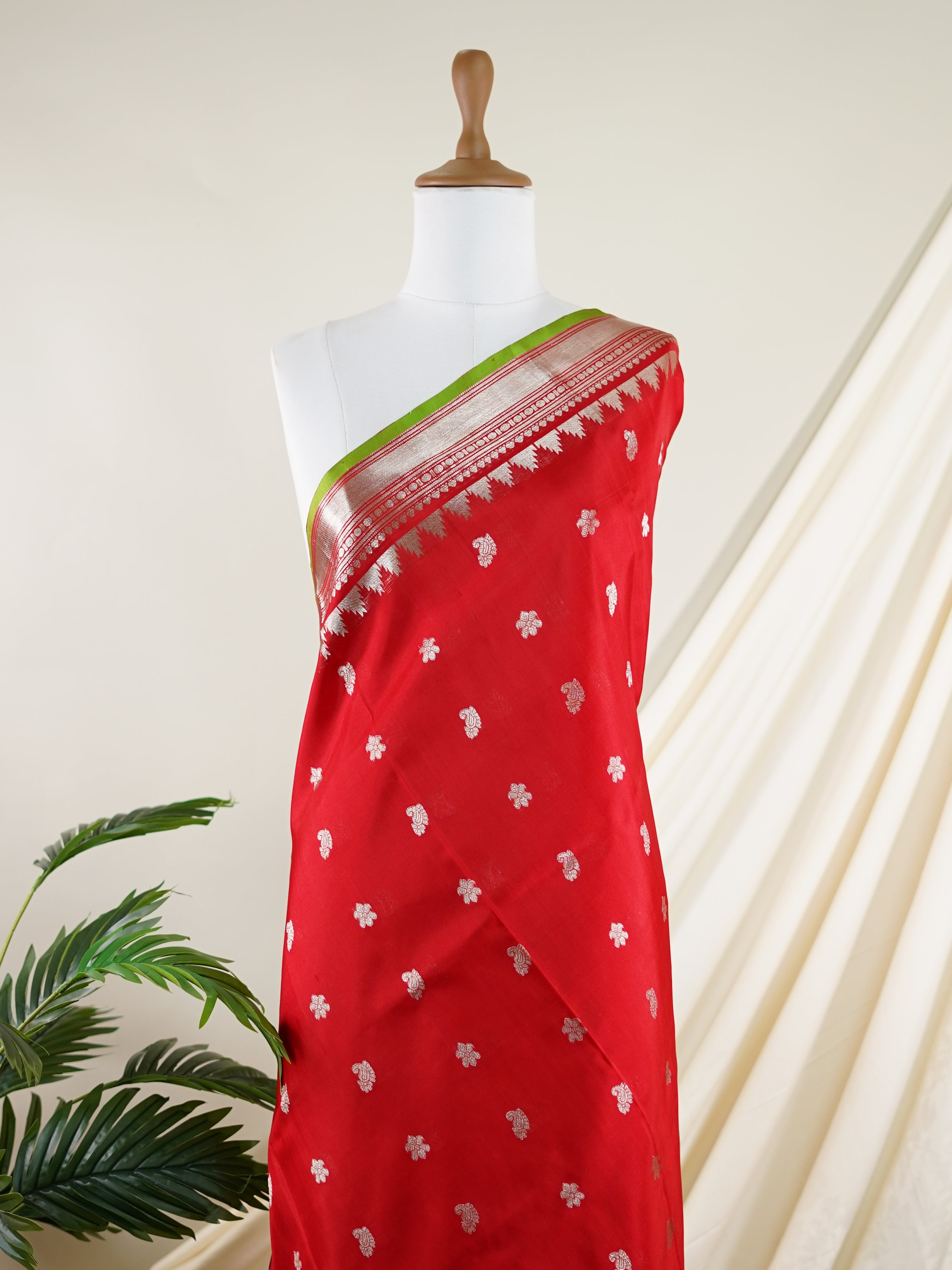 Venkatagiri Silk Red 100% Pure Silk - Manoranjitham Weaves - Handloom Store