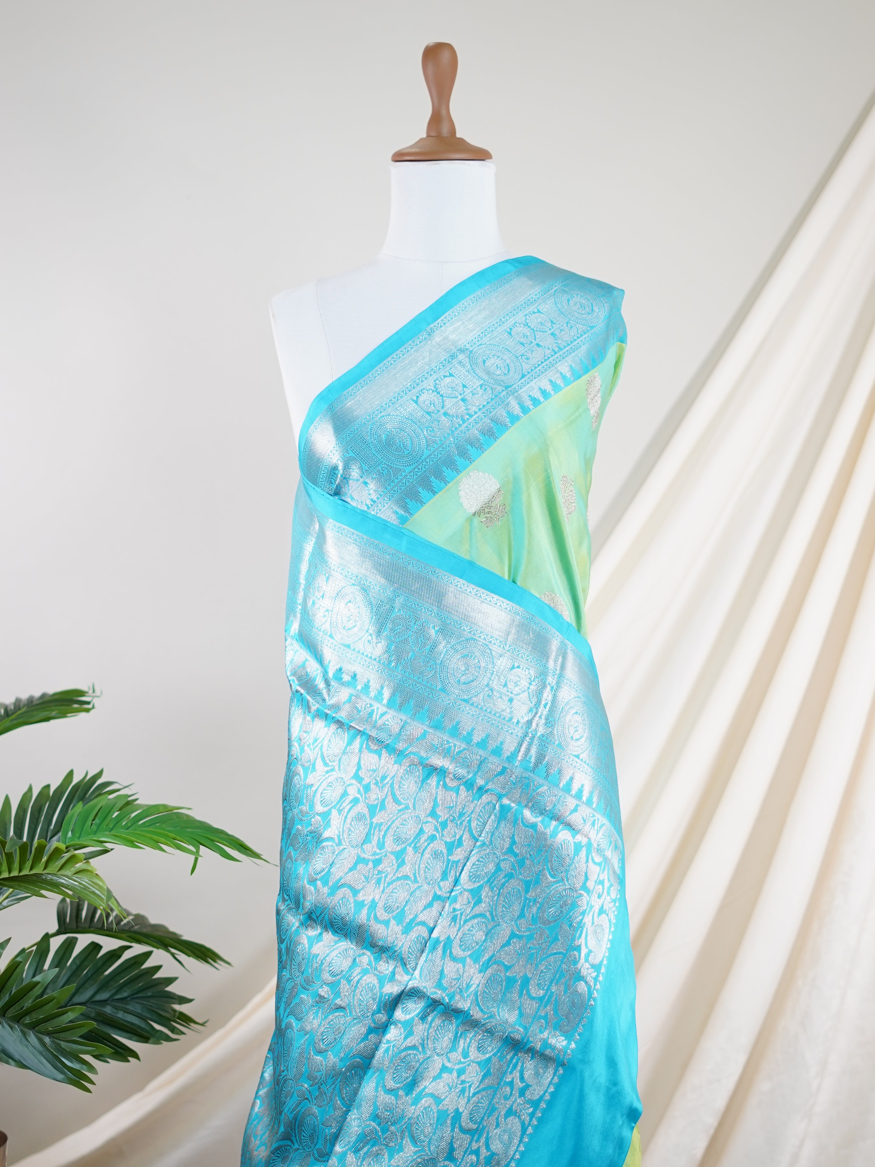 Venkatagiri Silk Freen 100% Pure Silk - Manoranjitham Weaves - Handloom Store