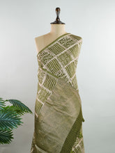 Cotton Soothing green cotton, touched with delicate gold block prints from Varanasi.
Soft, airy, and steeped in tradition — perfect for everyday elegance.
A versatile drape that pairs heritage craft with modern simplicity.
#VaranasiCotton #BlockPrintSaree #HandloomHeritage
Janaki - Manoranjitham Weaves - Handloom Store