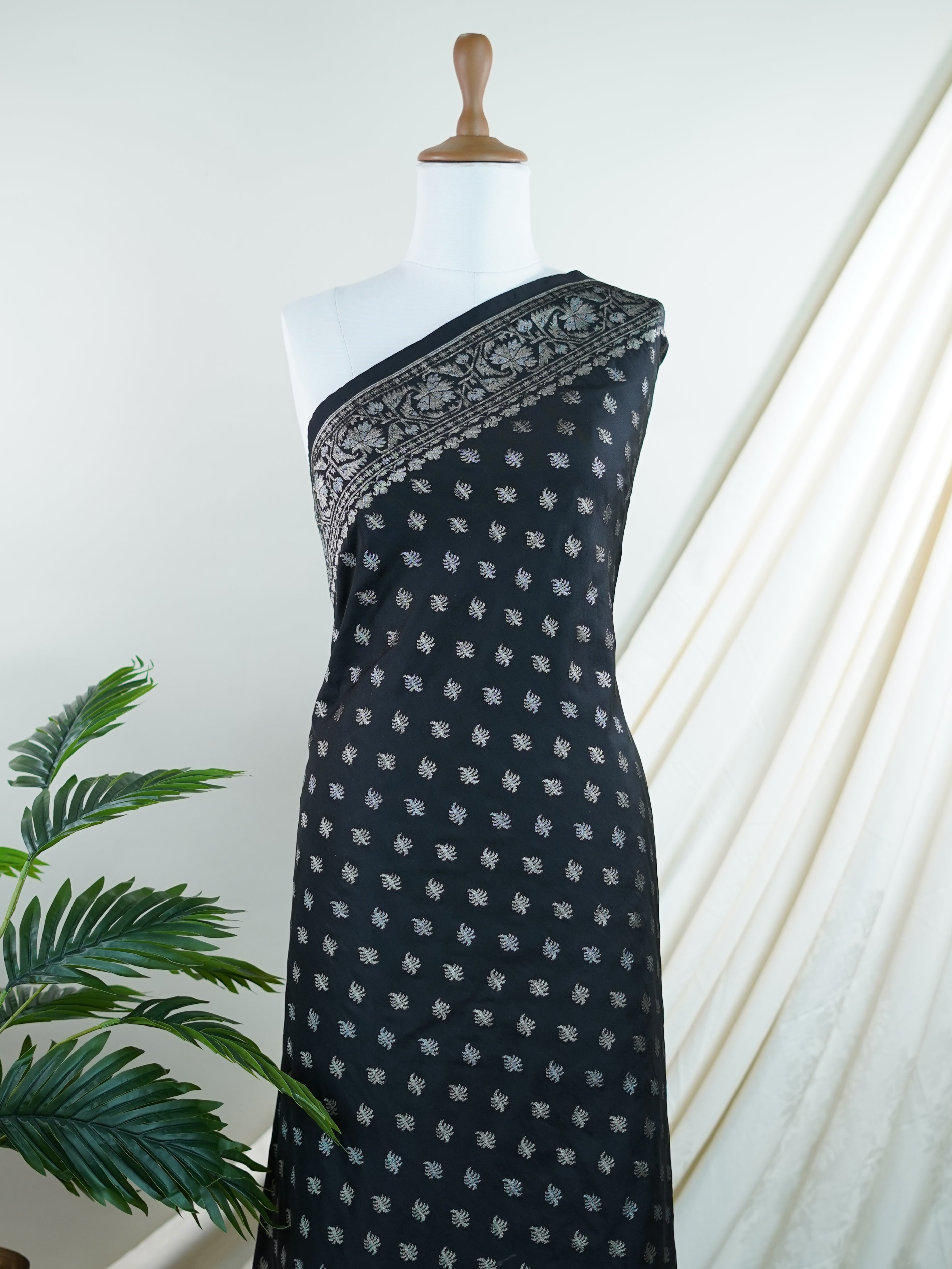 Katan Black Katan Semi Silk - Manoranjitham Weaves - Handloom Store