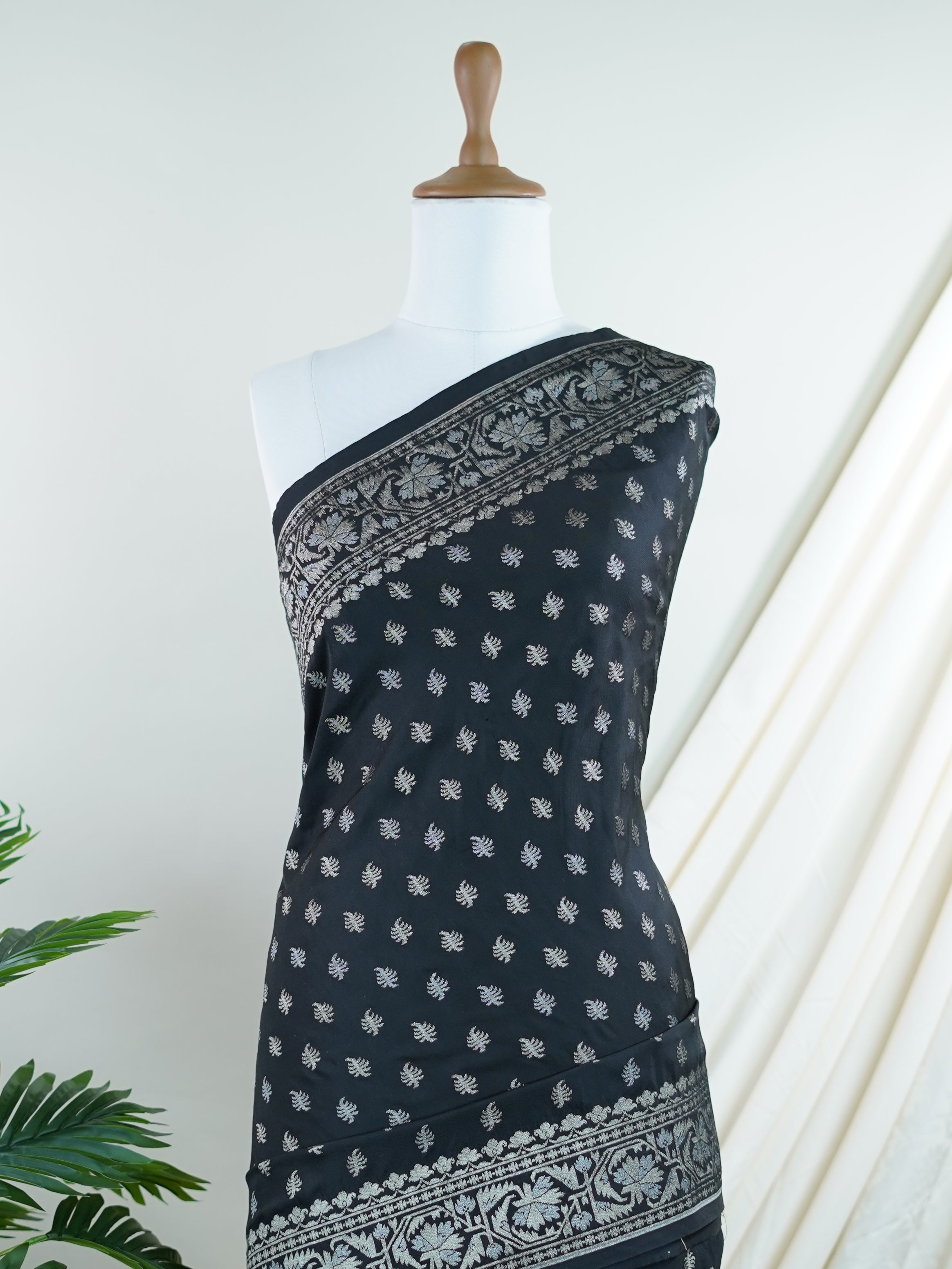 Katan Black Katan Semi Silk - Manoranjitham Weaves - Handloom Store