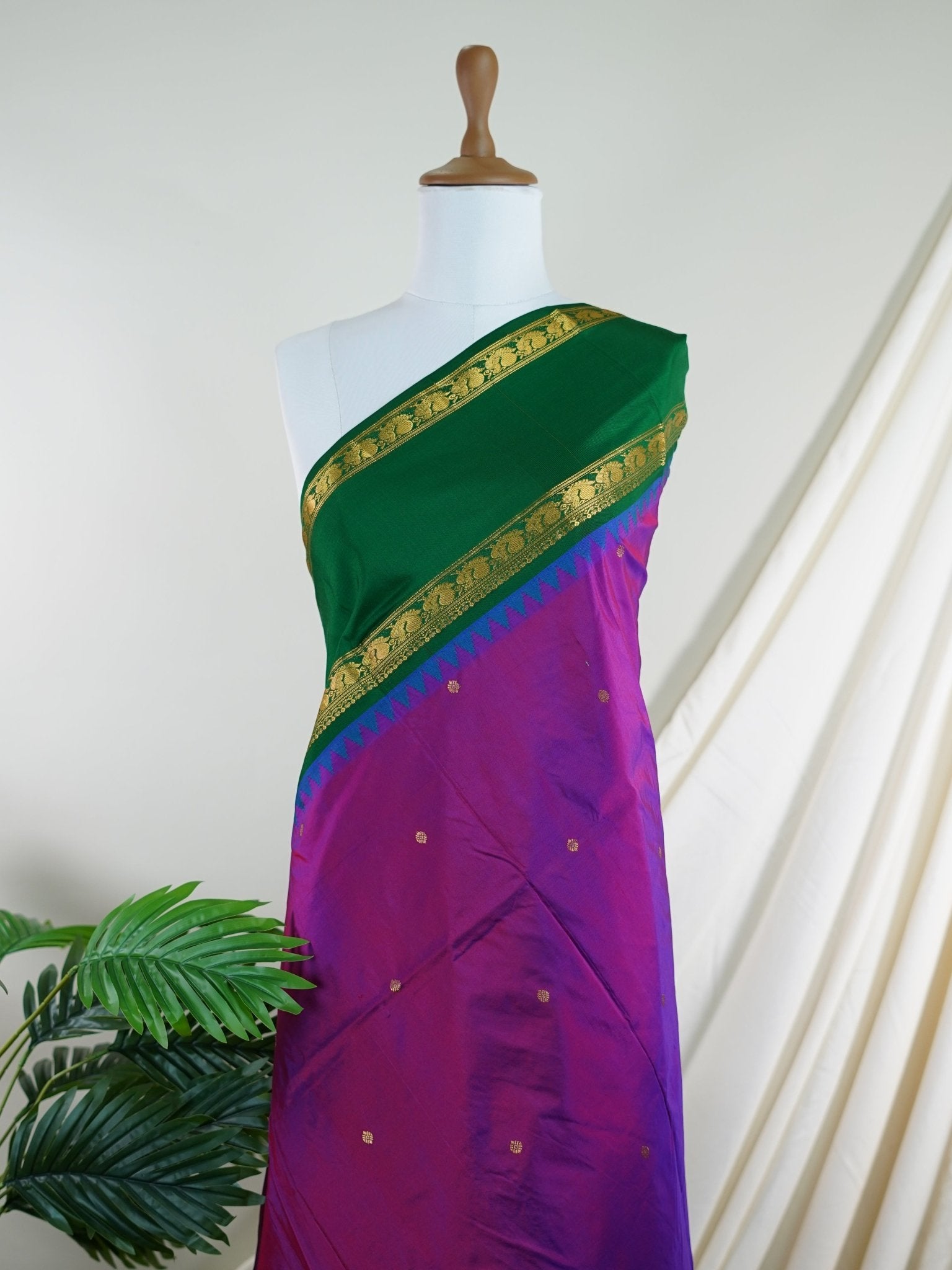 Narayanpet Megenta 100% Pure Silk - Manoranjitham Weaves - Handloom Store
