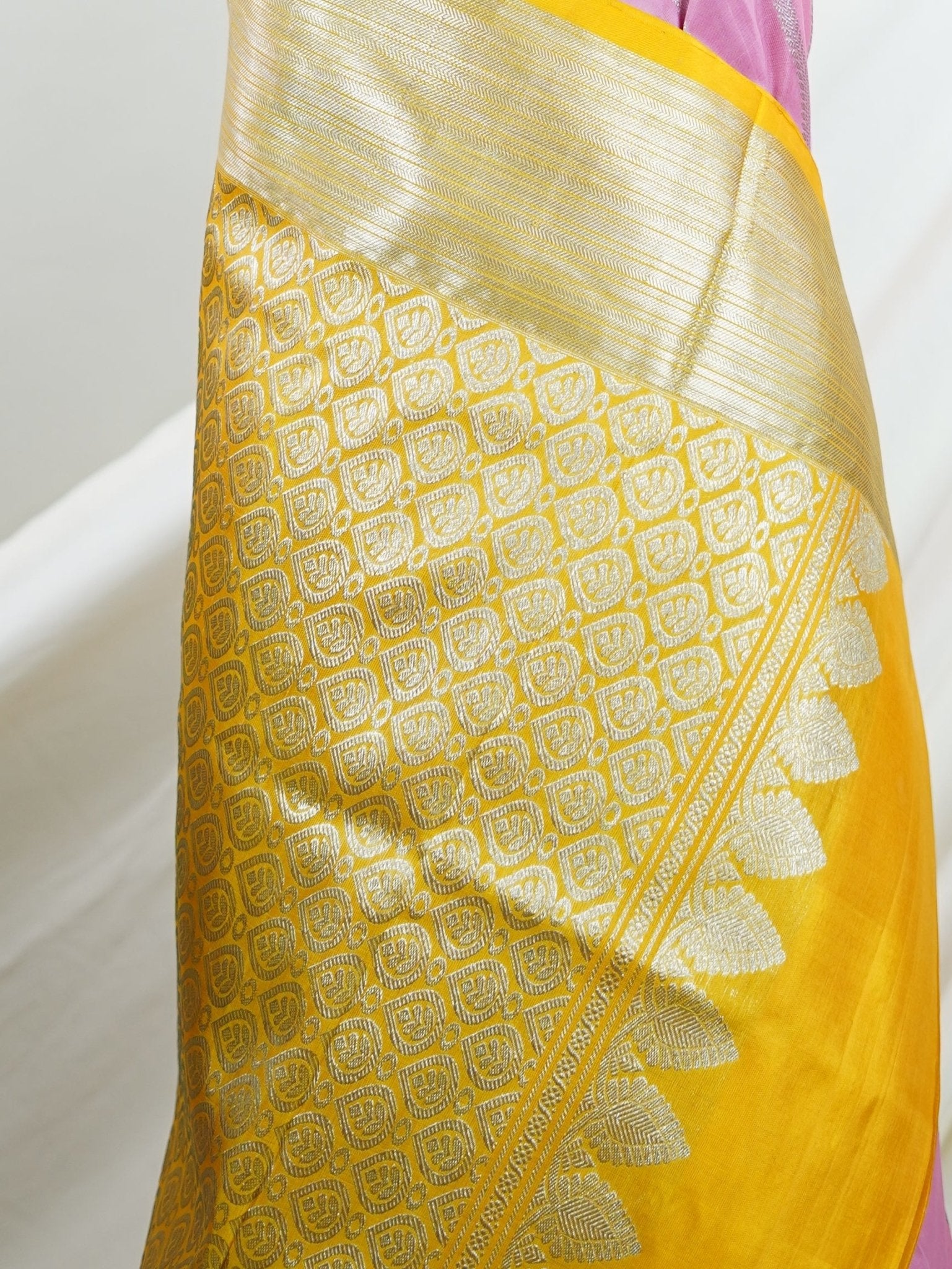 Venkatagiri Silk 100% Pure Silk - Manoranjitham Weaves - Handloom Store