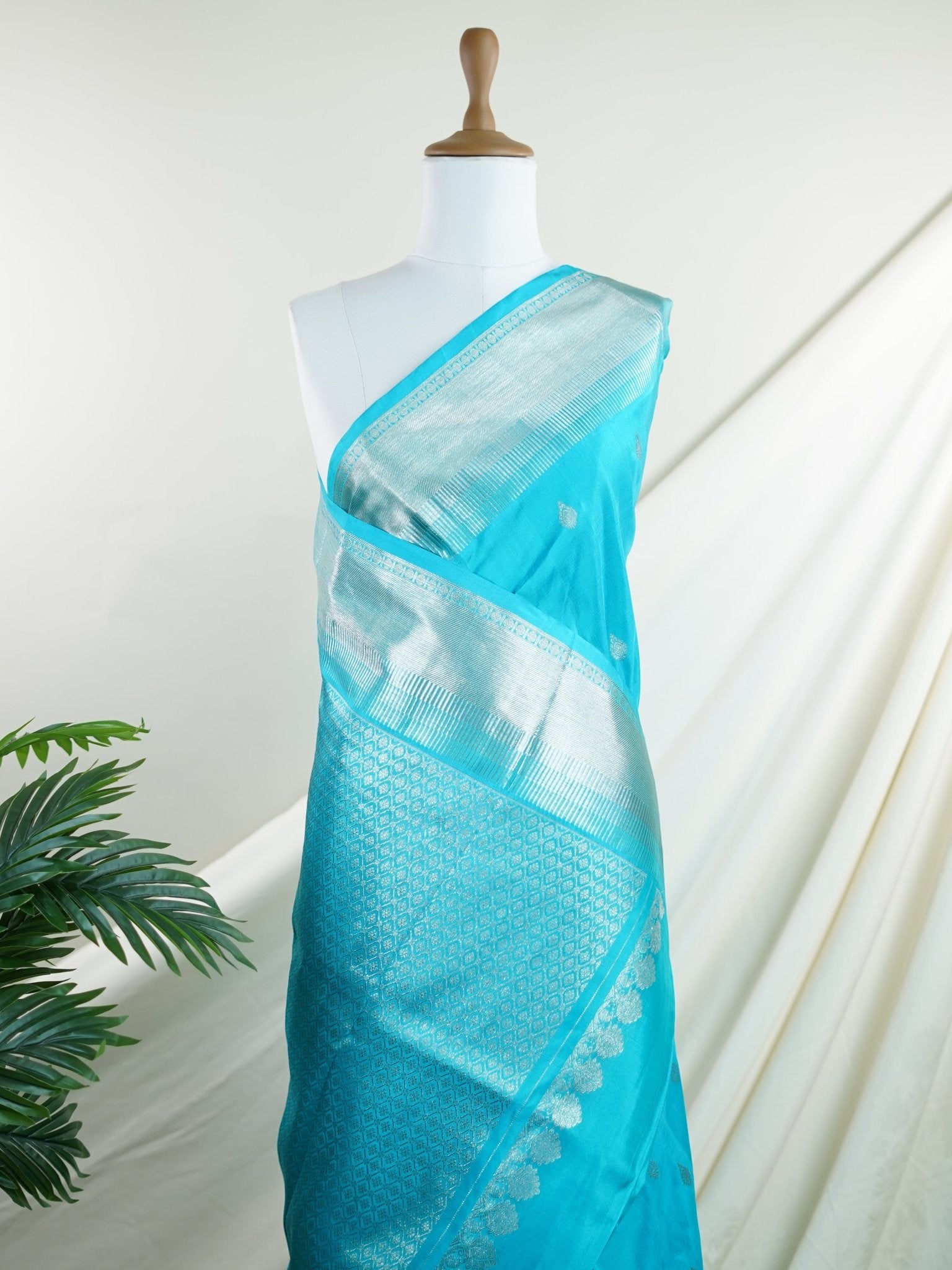 Venkatagiri Silk 100% Pure Silk - Manoranjitham Weaves - Handloom Store