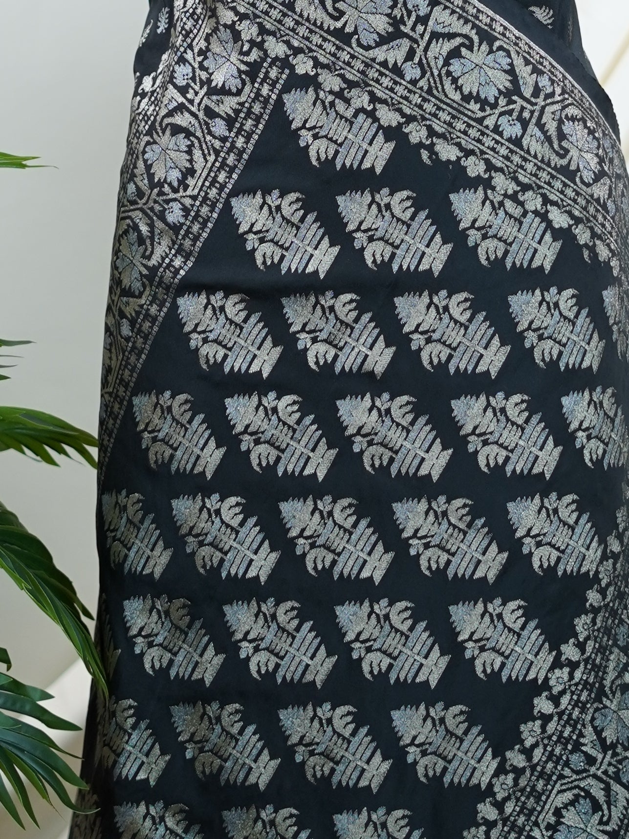 Katan Black Katan Semi Silk - Manoranjitham Weaves - Handloom Store