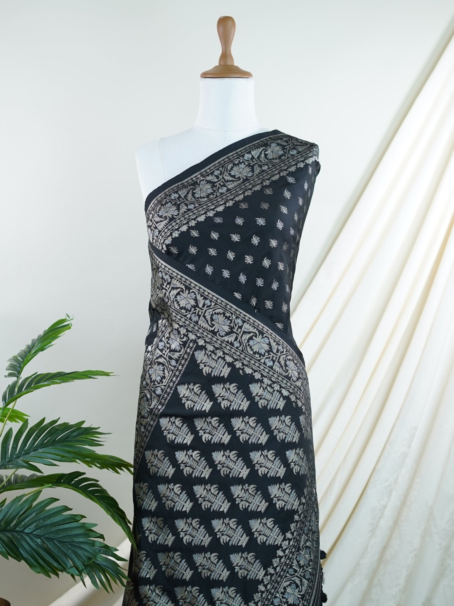 Katan Black Katan Semi Silk - Manoranjitham Weaves - Handloom Store