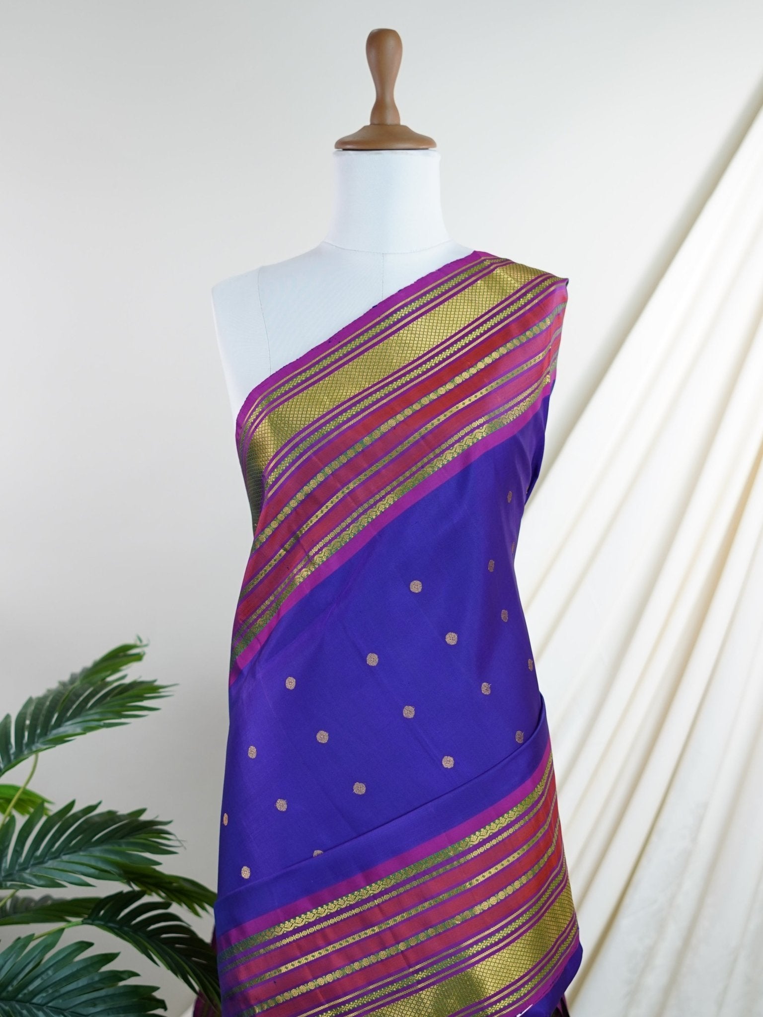 Gadwal Silk 100% Pure Silk - Manoranjitham Weaves - Handloom Store