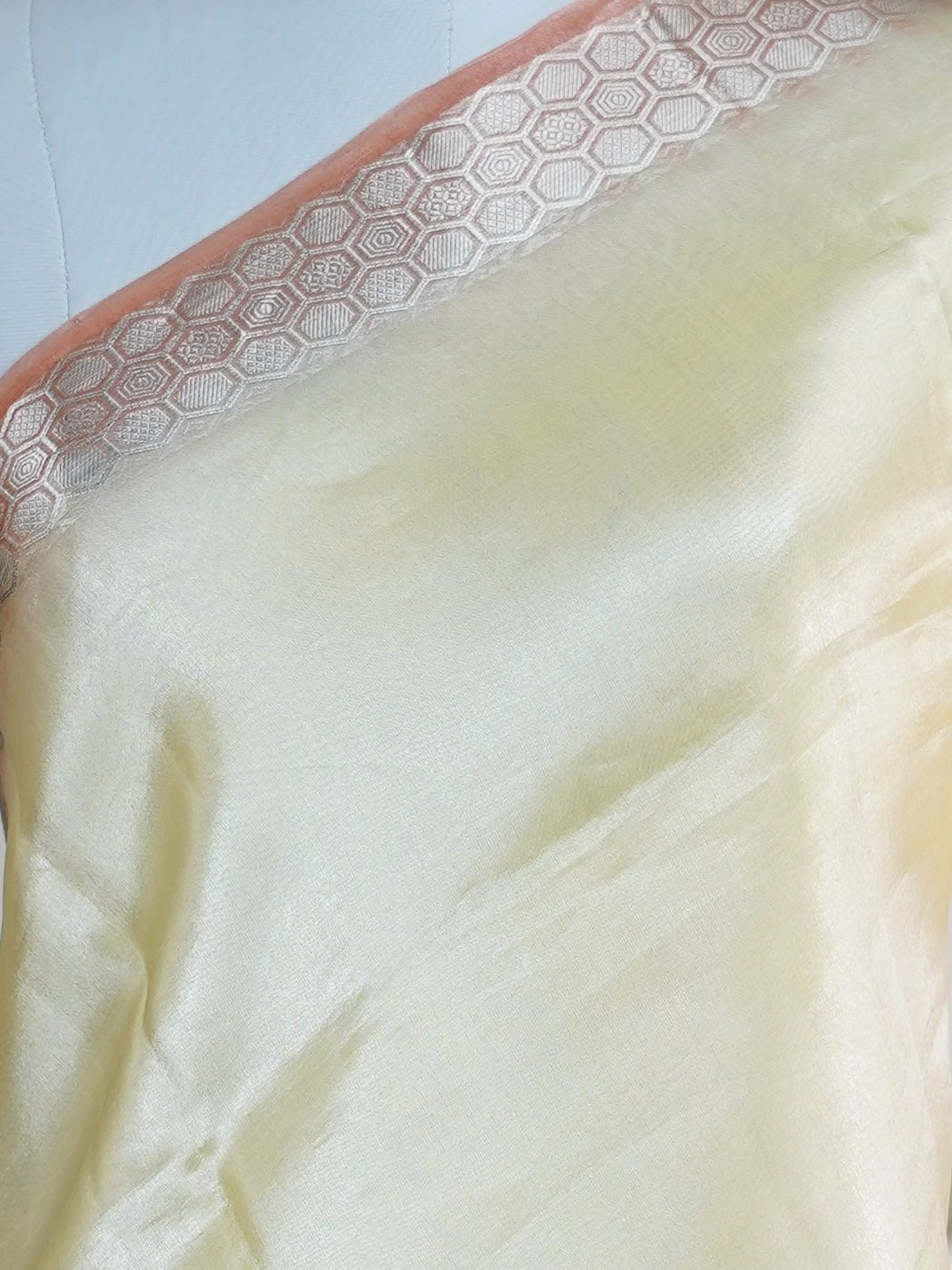 Tissue Gold 100% Pure Tissue - Manoranjitham Weaves - Handloom Store