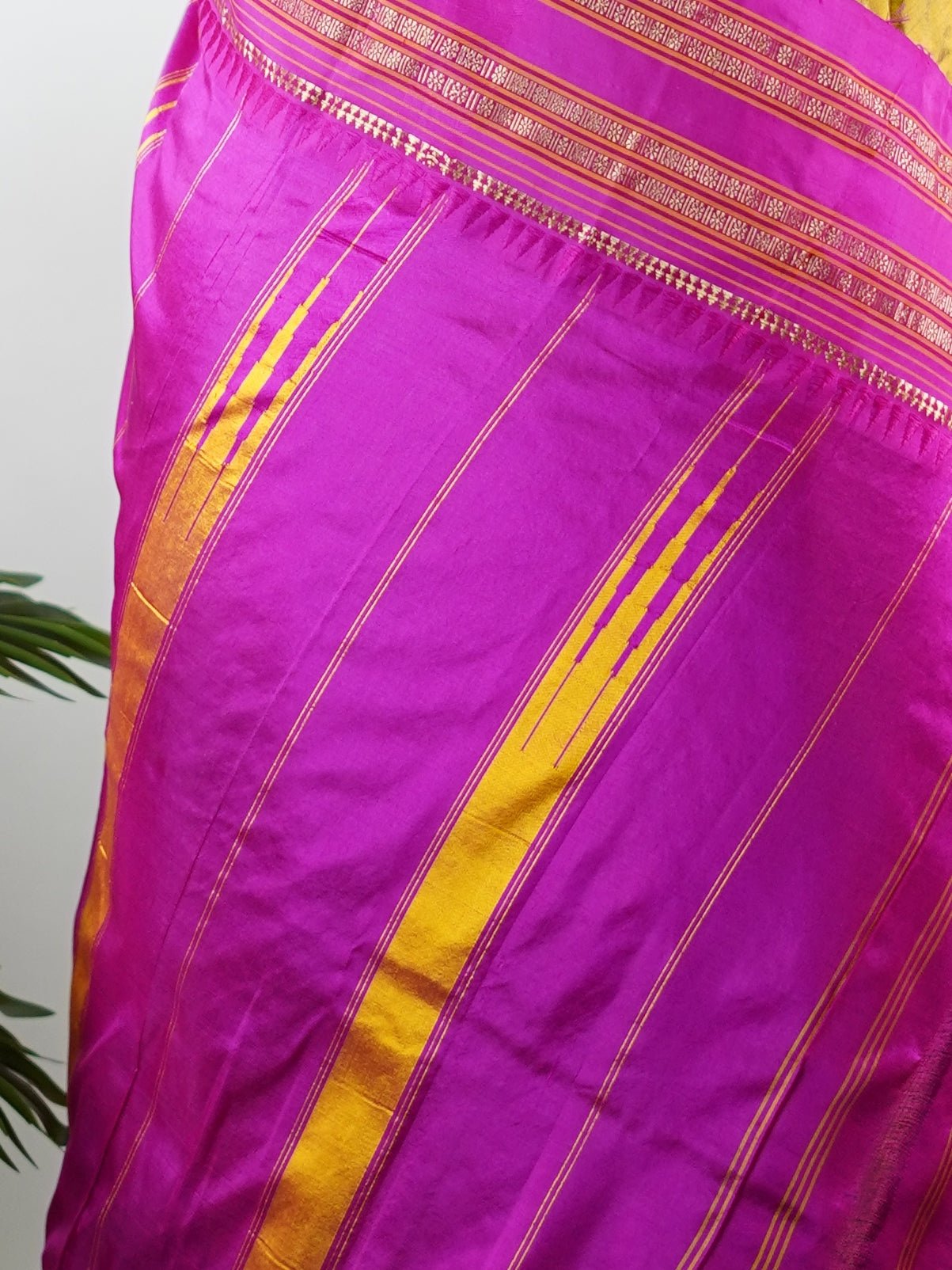 Narayanpet Olive Green 100% Pure Silk - Manoranjitham Weaves - Handloom Store