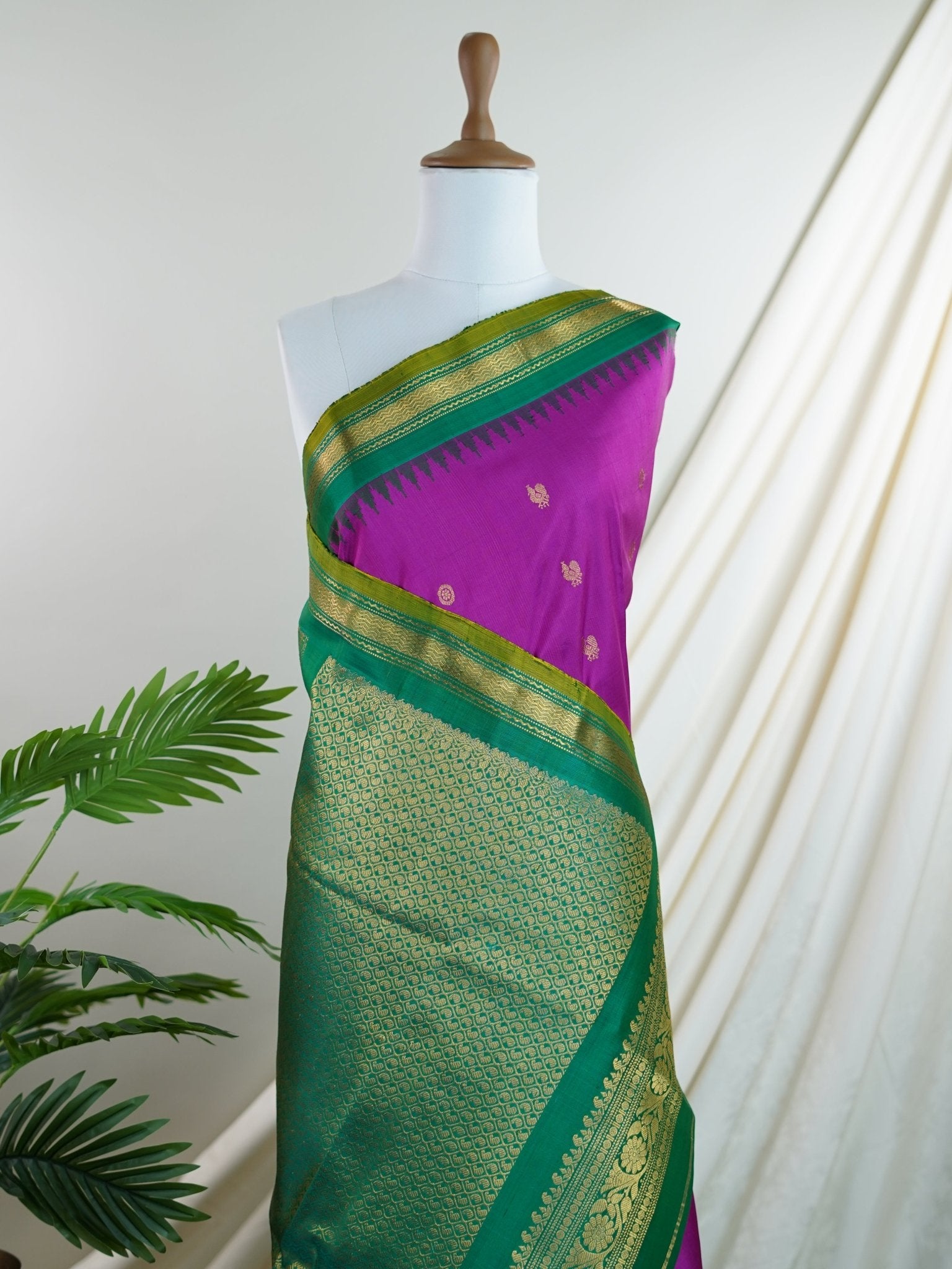 Gadwal Silk Magenta Pink 100% Pure Silk - Manoranjitham Weaves - Handloom Store