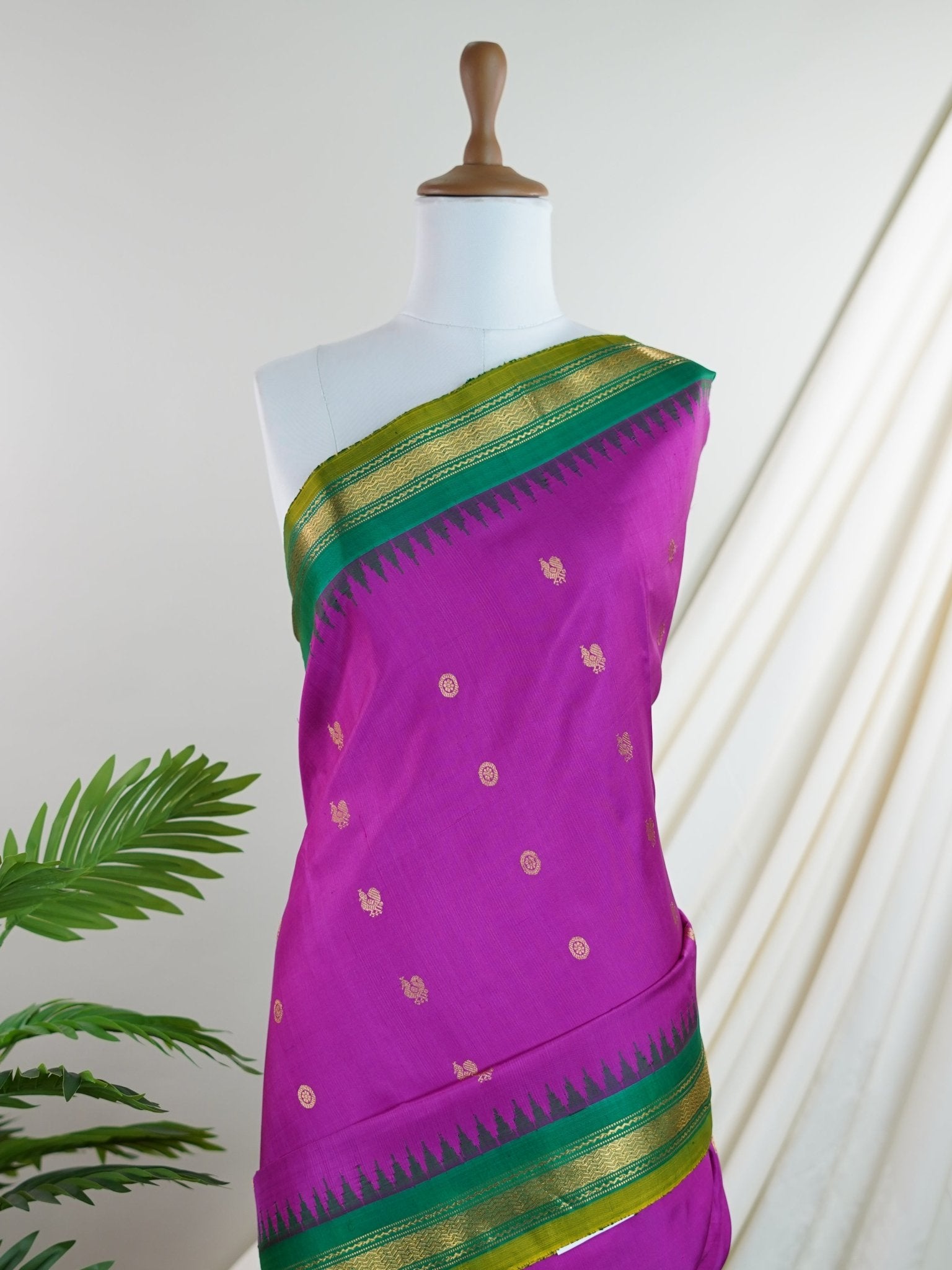 Gadwal Silk Magenta Pink 100% Pure Silk - Manoranjitham Weaves - Handloom Store