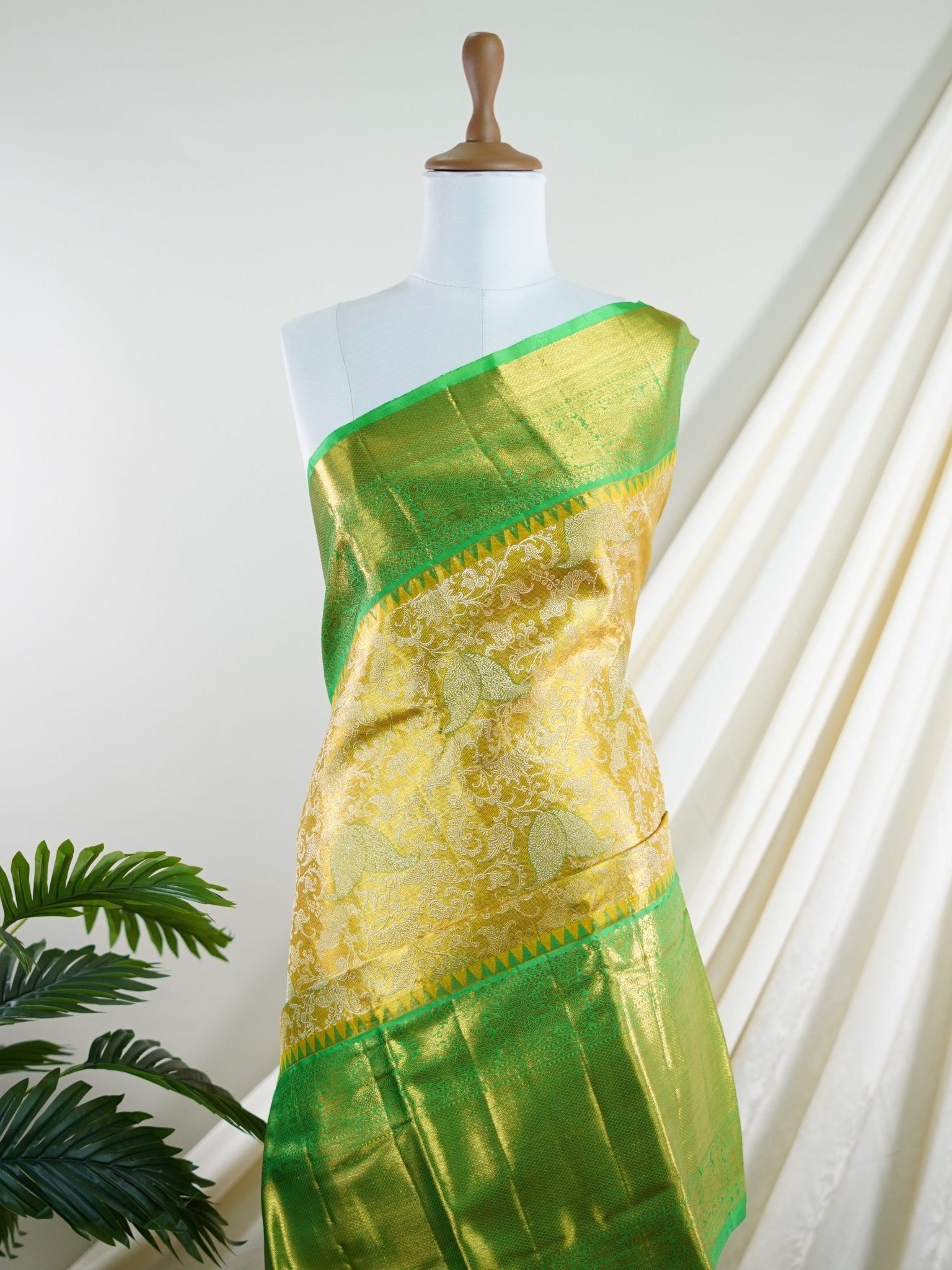 Kanchipuram Silk Green 100% Pure Silk - Manoranjitham Weaves - Handloom Store