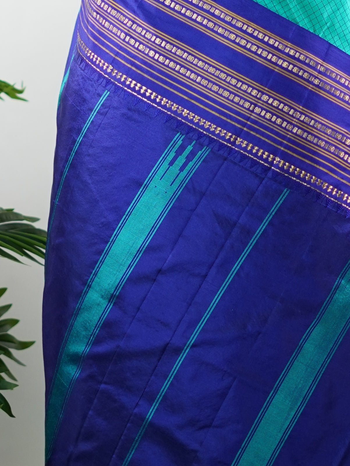 Narayanpet Rama Green 100% Pure Silk - Manoranjitham Weaves - Handloom Store